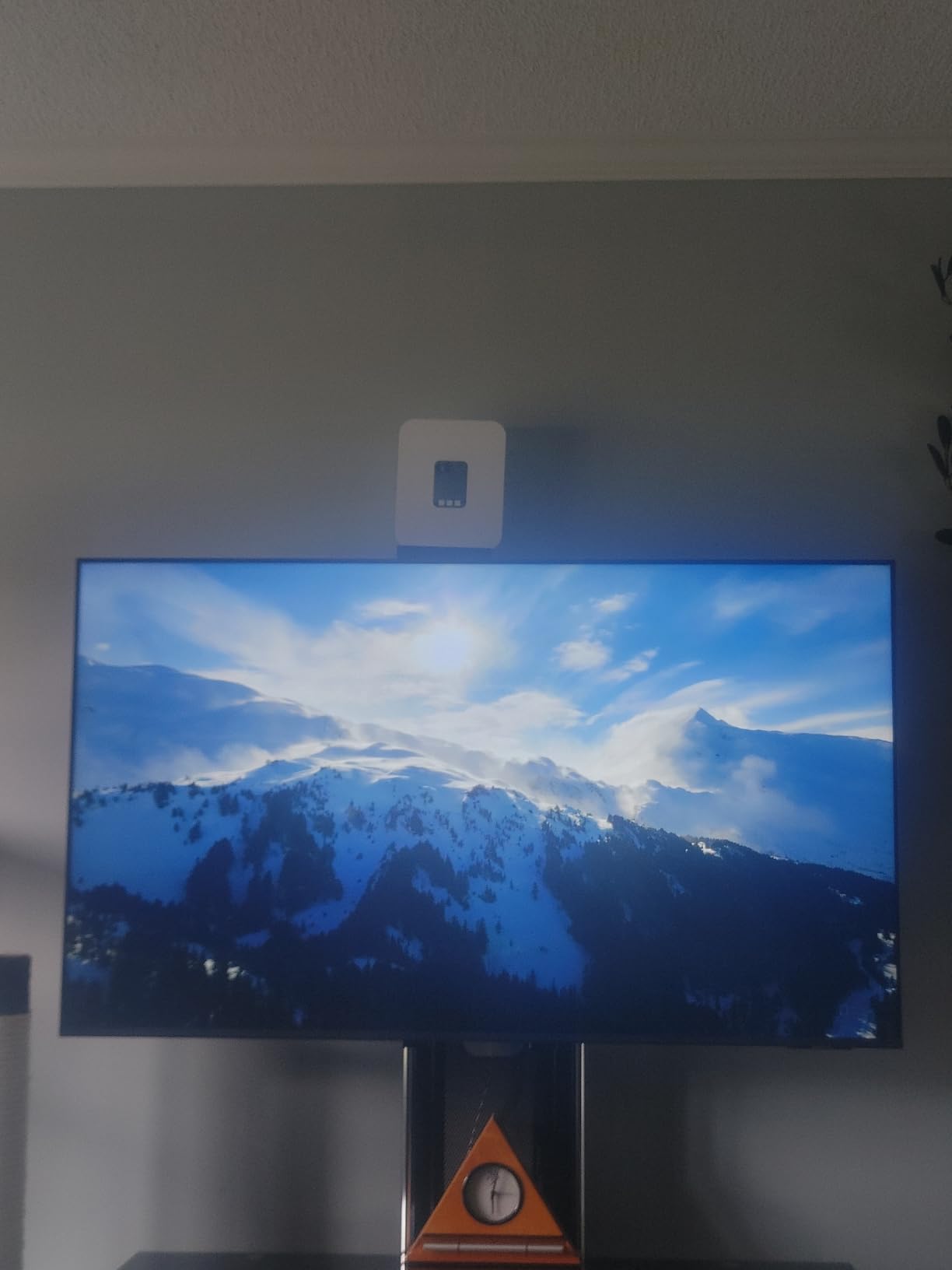 Samsung 75-Inch Class Crystal UHD U8000F 4K Smart TV (2025 Model) Endless Free Content, Crystal Processor, MetalStream Design, Knox Security, Alexa Built-in customer photo 2