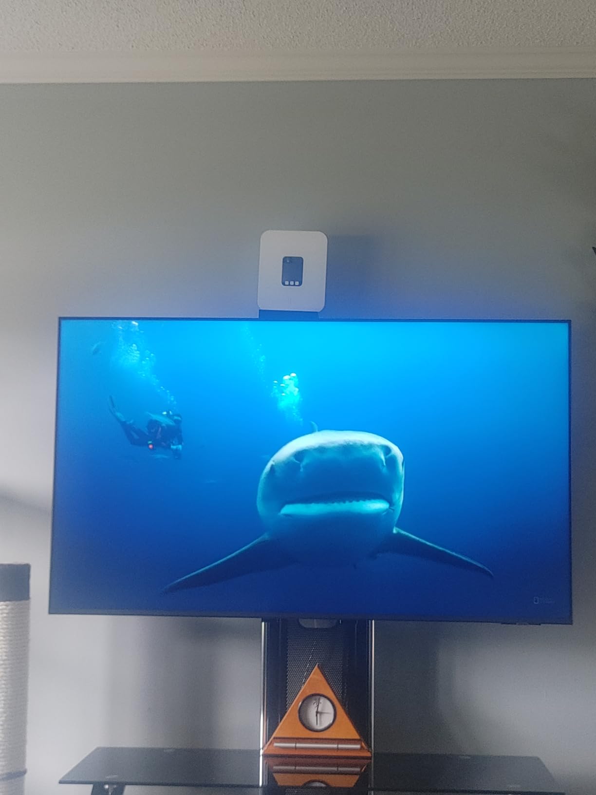 Samsung 50-Inch Class Crystal UHD U8000F 4K Smart TV (2025 Model) Endless Free Content, Processor, MetalStream Design, Knox Security, Alexa Built-in customer photo 2