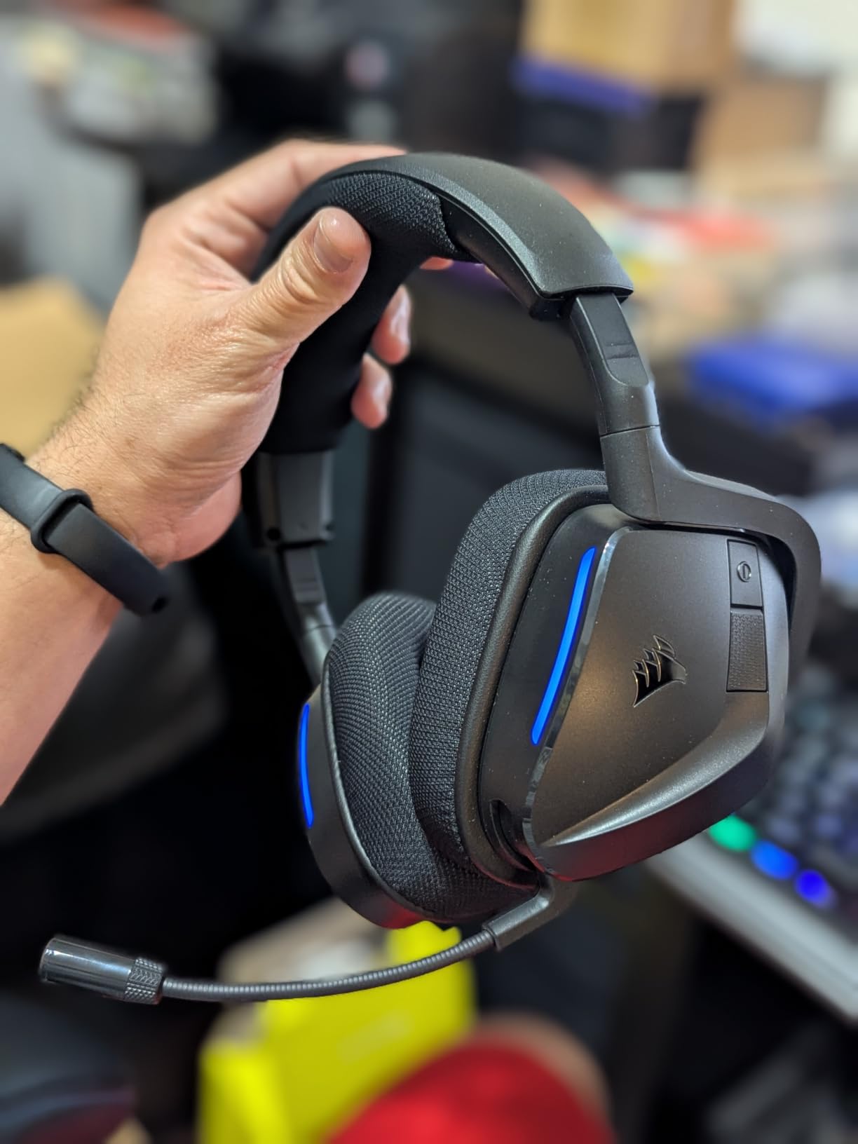 Corsair Void v2 Wireless Gaming Headset with Bluetooth for PC, PS5, PS4, Switch, Mobile - Dolby Atmos, 70 Hr Battery, Dual Wireless, Lightweight, Fast Charging - Carbon customer photo 1