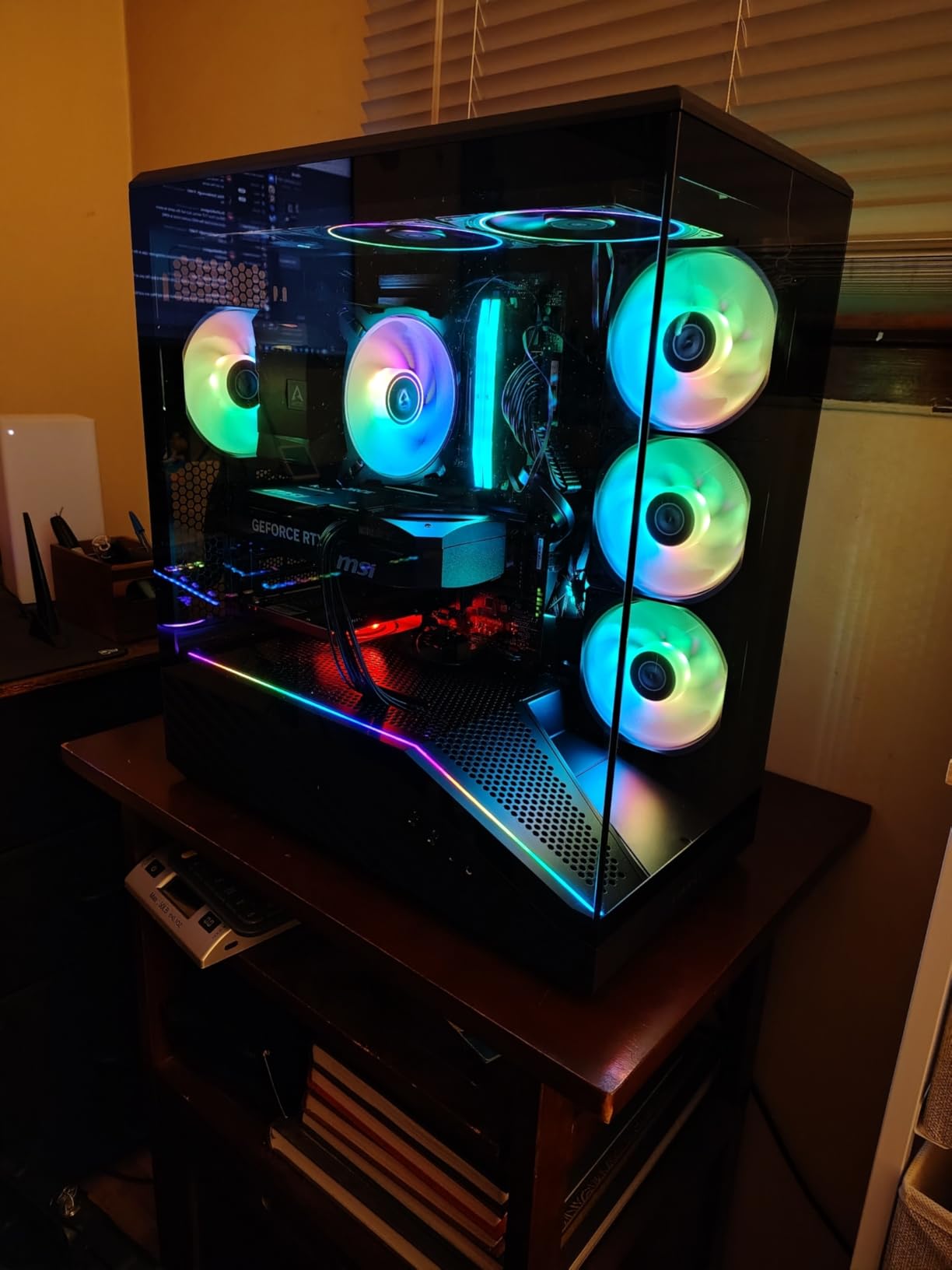 Lian Li V100-ATX Mid-Tower PC Case-Black-V100RX | 4 x 120mm ARGB PWM Fans Pre-Installed, LED RGB Strip, Display Platform with Tempered Glass customer photo 1