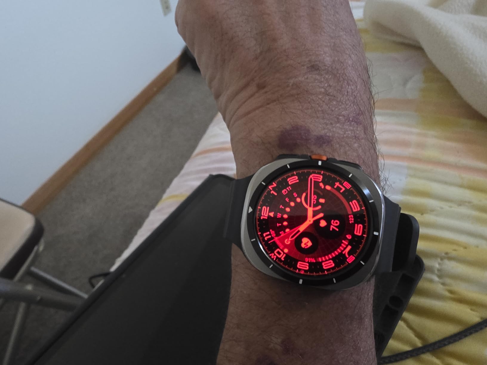 Samsung Galaxy Watch Ultra (2025) 47mm LTE Smartwatch, Titanium Casing, Advanced Sleep Coaching, Running Coach, Energy Score, Heart Rate Tracking, GPS, Titanium Gray customer photo 1