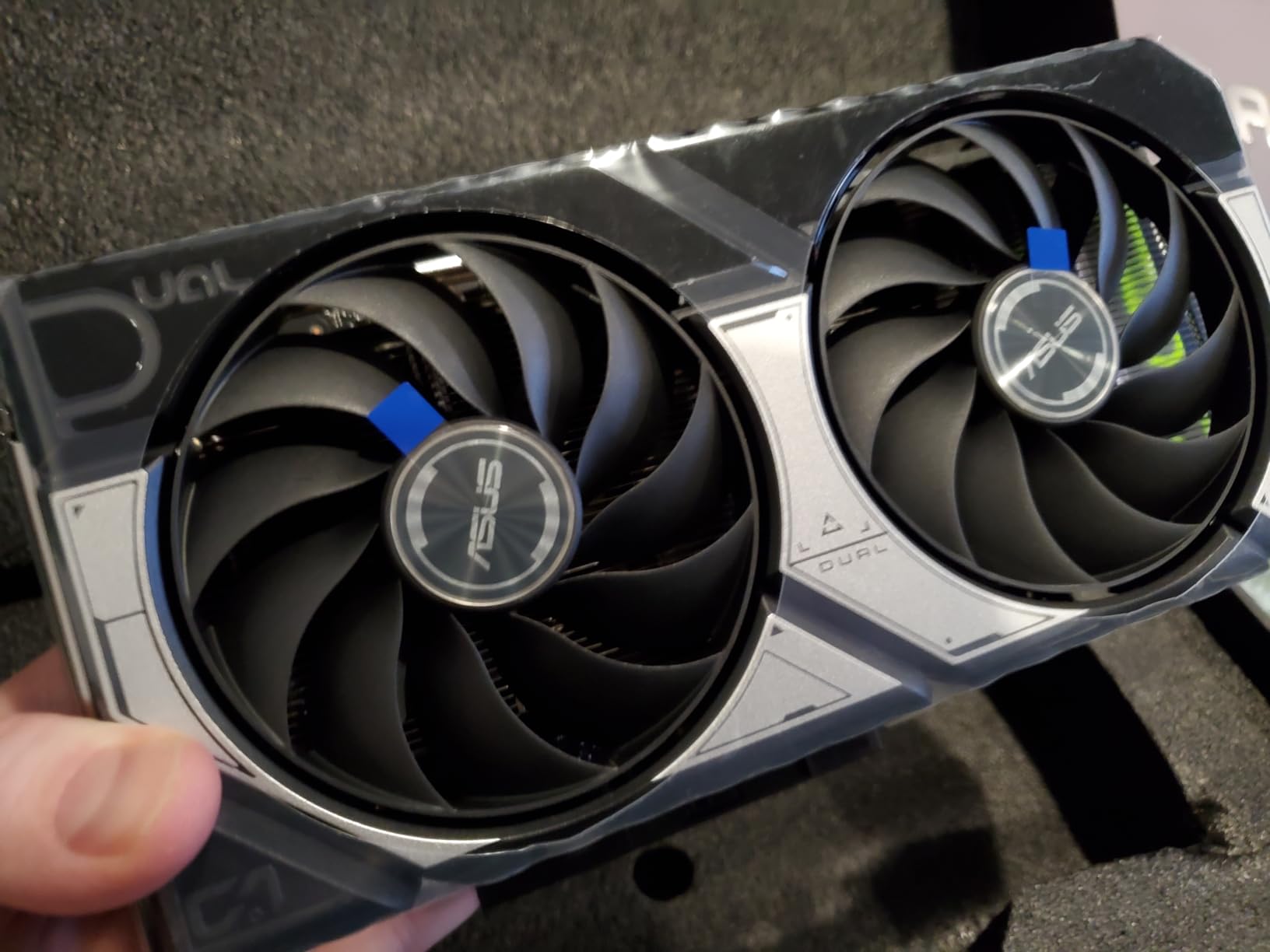 ASUS Dual NVIDIA GeForce RTX 5060 Ti 16GB GDDR7 OC Edition Graphics Card, (PCIe 5.0, DLSS 4, HDMI 2.1b, DisplayPort 2.1b, 2.5-Slot, Axial-tech Fan, 0dB Technology), 3 Year Warranty customer photo 1