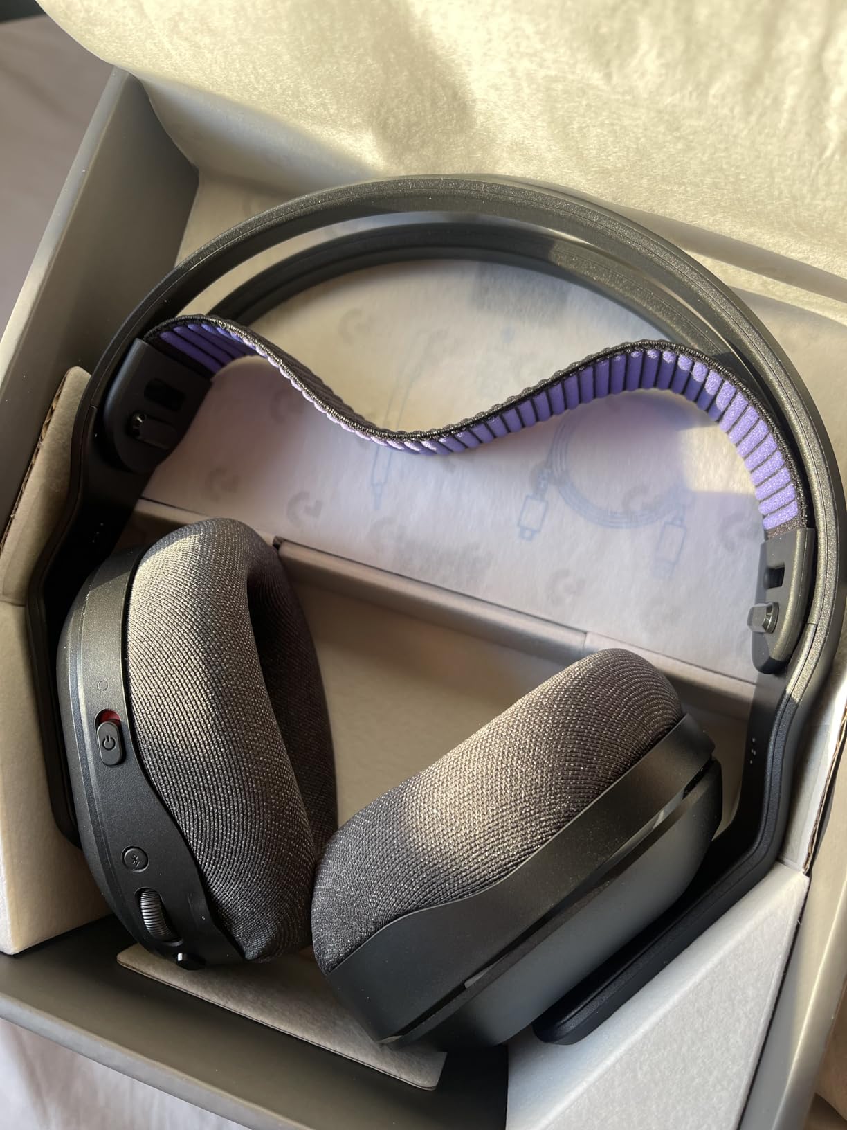 Logitech G522 Lightspeed Wireless Gaming Headset - Black | 2.4 GHz, Bluetooth & USB-C, 60 Hr Battery, 48 kHz/24 bit Audio, Detachable Blue VO!CE Mic, RGB customer photo 2
