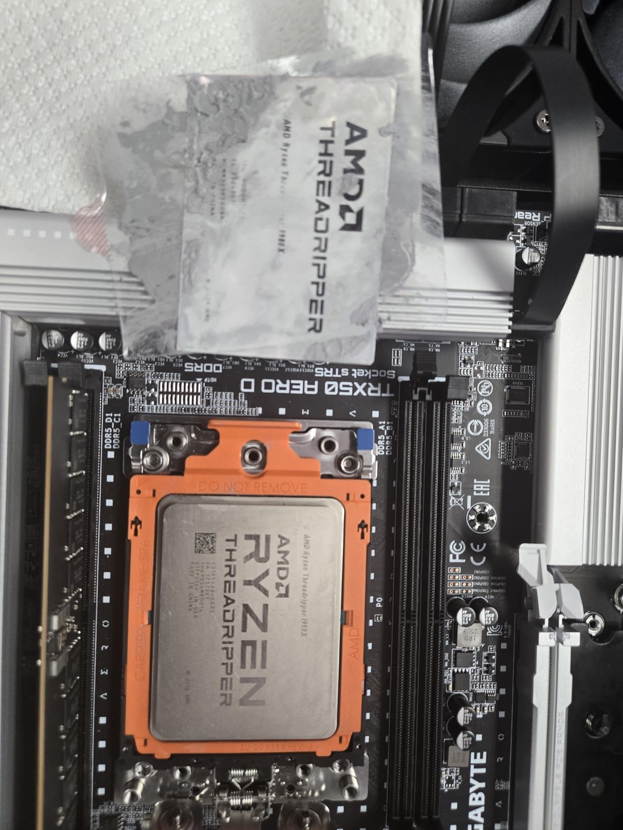 AMD Ryzen Threadripper 9980X customer photo 1