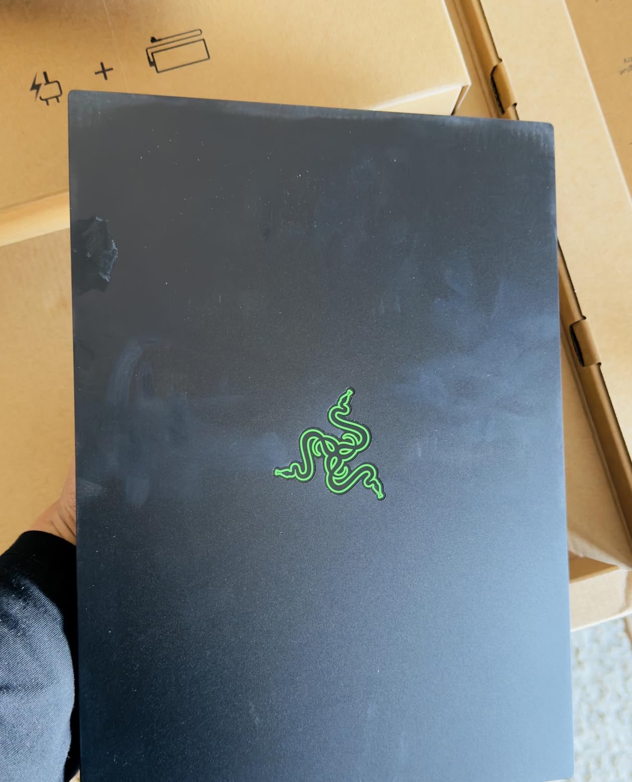 Razer Blade 14 (2025) Gaming Laptop - NVIDIA GeForce RTX 5060, AMD Ryzen AI 9 365 CPU, 3K 120Hz OLED Display, 16GB LPDDR5X RAM, 1TB SSD, Thin & Lightweight, Chroma RGB, Windows, Black customer photo 2