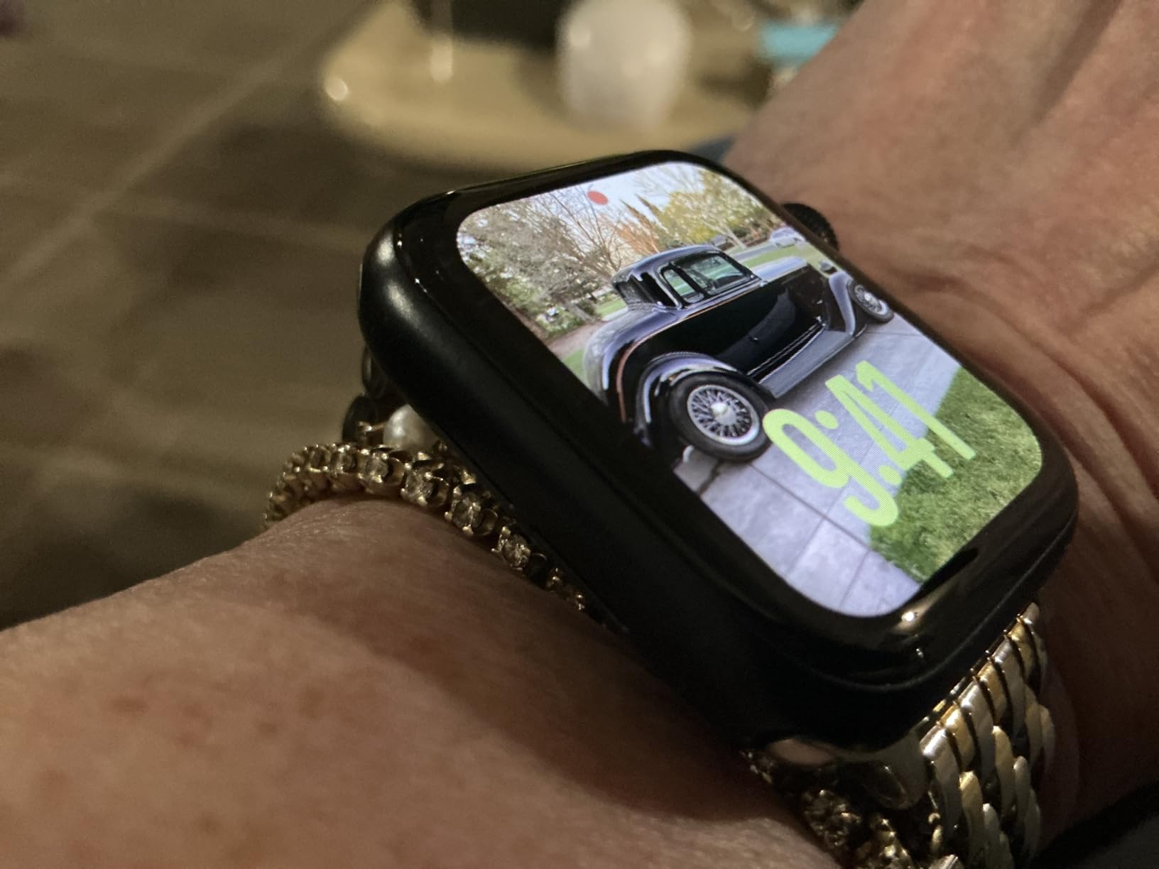 Apple Watch SE 3 [GPS + Cellular 40mm] Smartwatch with Starlight Aluminum Case with Starlight Sport Band - S/M. Fitness and Sleep Trackers, Heart Rate Monitor, Always-On Display, Water Resistant customer photo 2