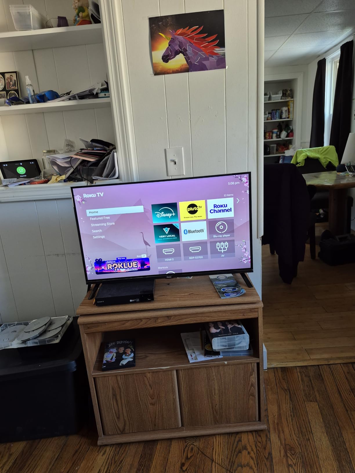 Smart TV 2026 - 24-Inch Select Series, 720p HD TV - Roku TV with Voice Remote - Flat Screen LED Television with Wi-Fi for Streaming Live Local News, Sports, & Movies - Bluetooth Headphone Mode customer photo 2