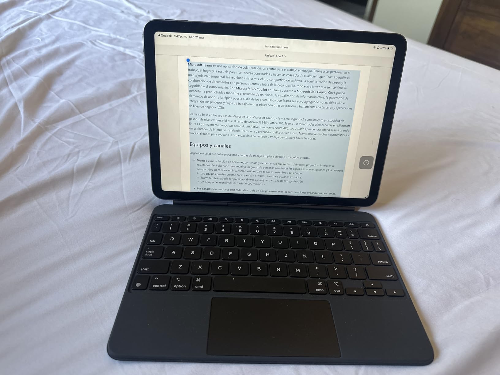 Magic Keyboard for iPad Air 11-inch (M2, M3, and M4) and iPad Air (4th and 5th Generation) - Black customer photo 1