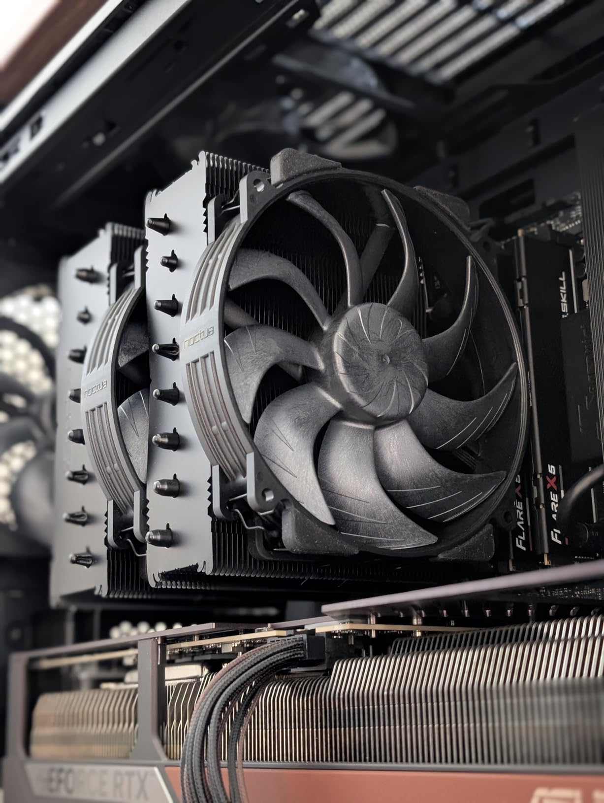 Noctua NH-D15 G2 chromax.Black Premium Dual Tower CPU Cooler for AMD AM5/AM4 and Intel LGA1851/LGA1700/LGA1200 (Black) customer photo 2