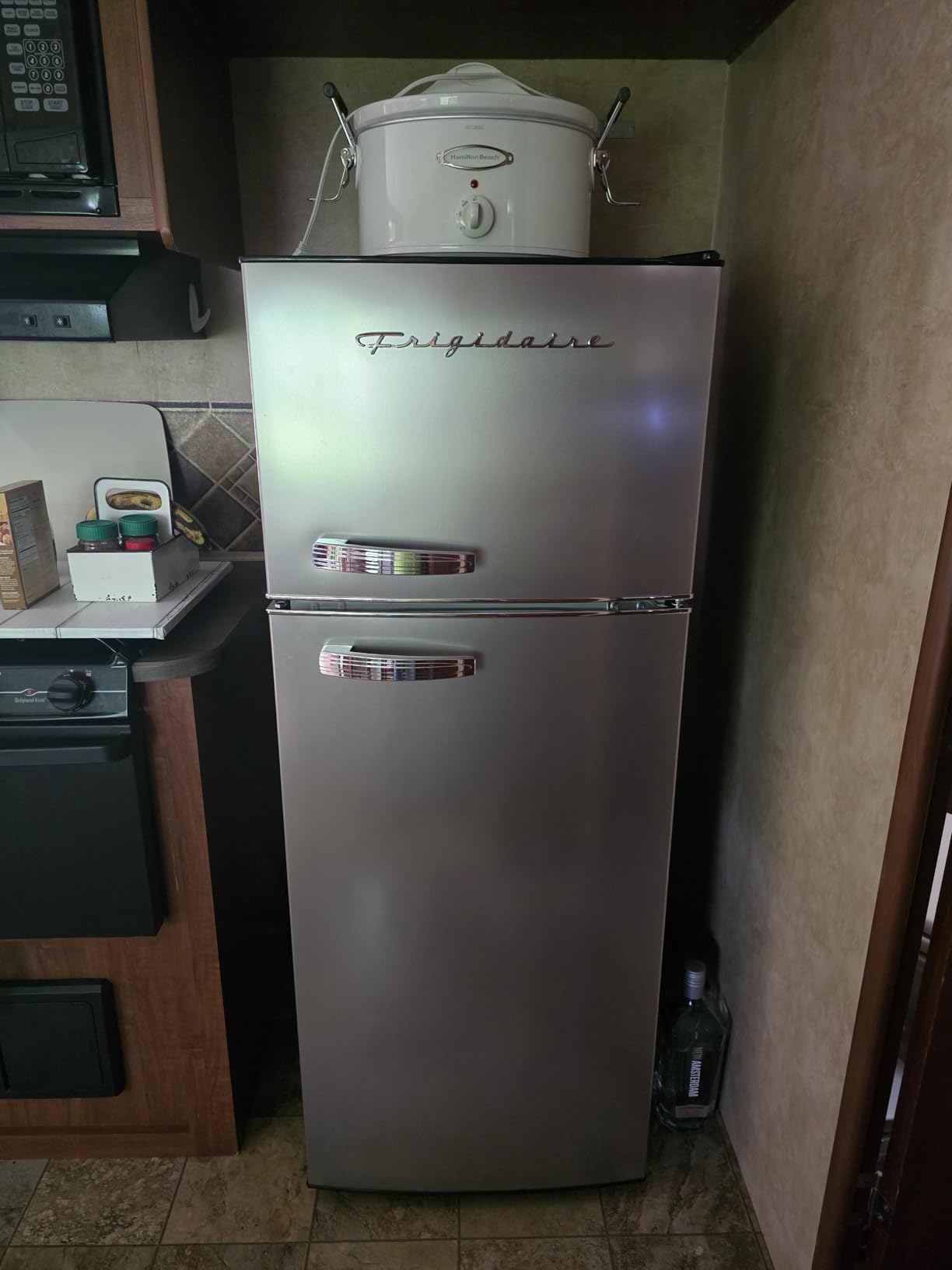 Frigidaire EFR753 Retro Apartment Size Refrigerator, Top Freezer, 2-Door, 7.5 Cu Ft, Adjustable Spill-Proof Shelves, Cream customer photo 1