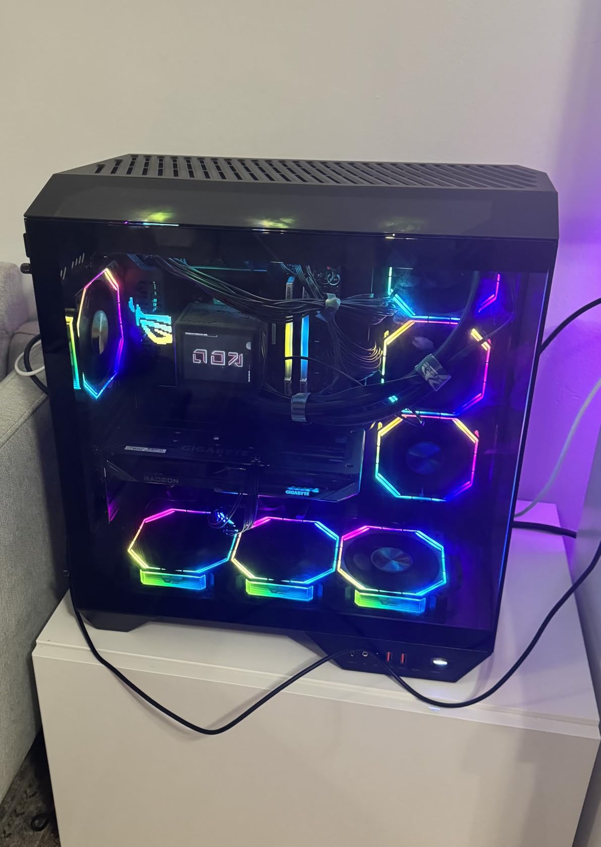 GIGABYTE Radeon RX 9060 XT Gaming OC ICE 16G Graphics Card (16GB GDDR6) customer photo 2