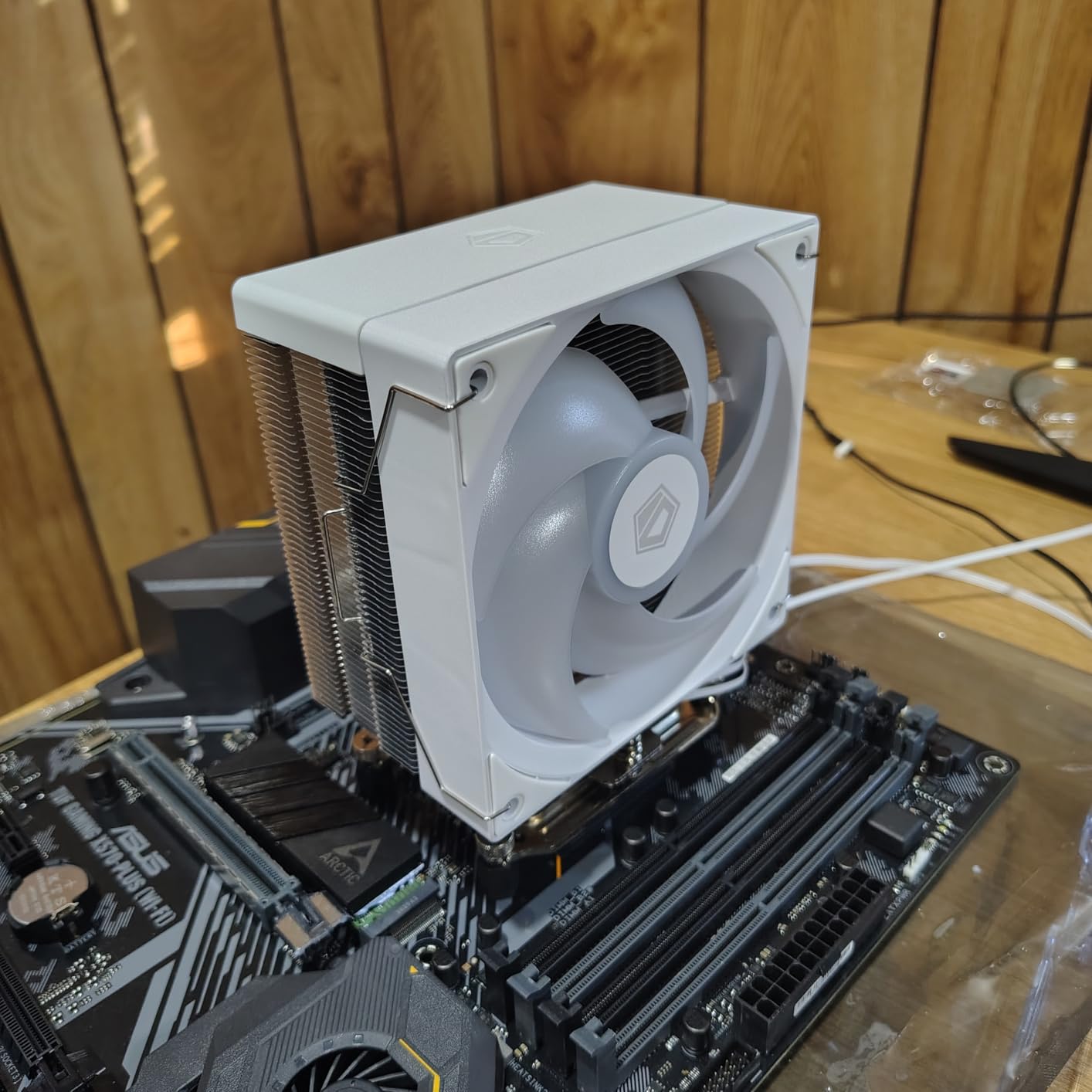 ID-COOLING SE-214-XT V2 ARGB White CPU Air Cooler, 4 Heatpipes, Intel & AMD | 4 Heat Pipes, 120mm White Fan, Direct Contact Heatsink, LGA1700/1200/115X, AM5/AM4 Compatible, 180W customer photo 1