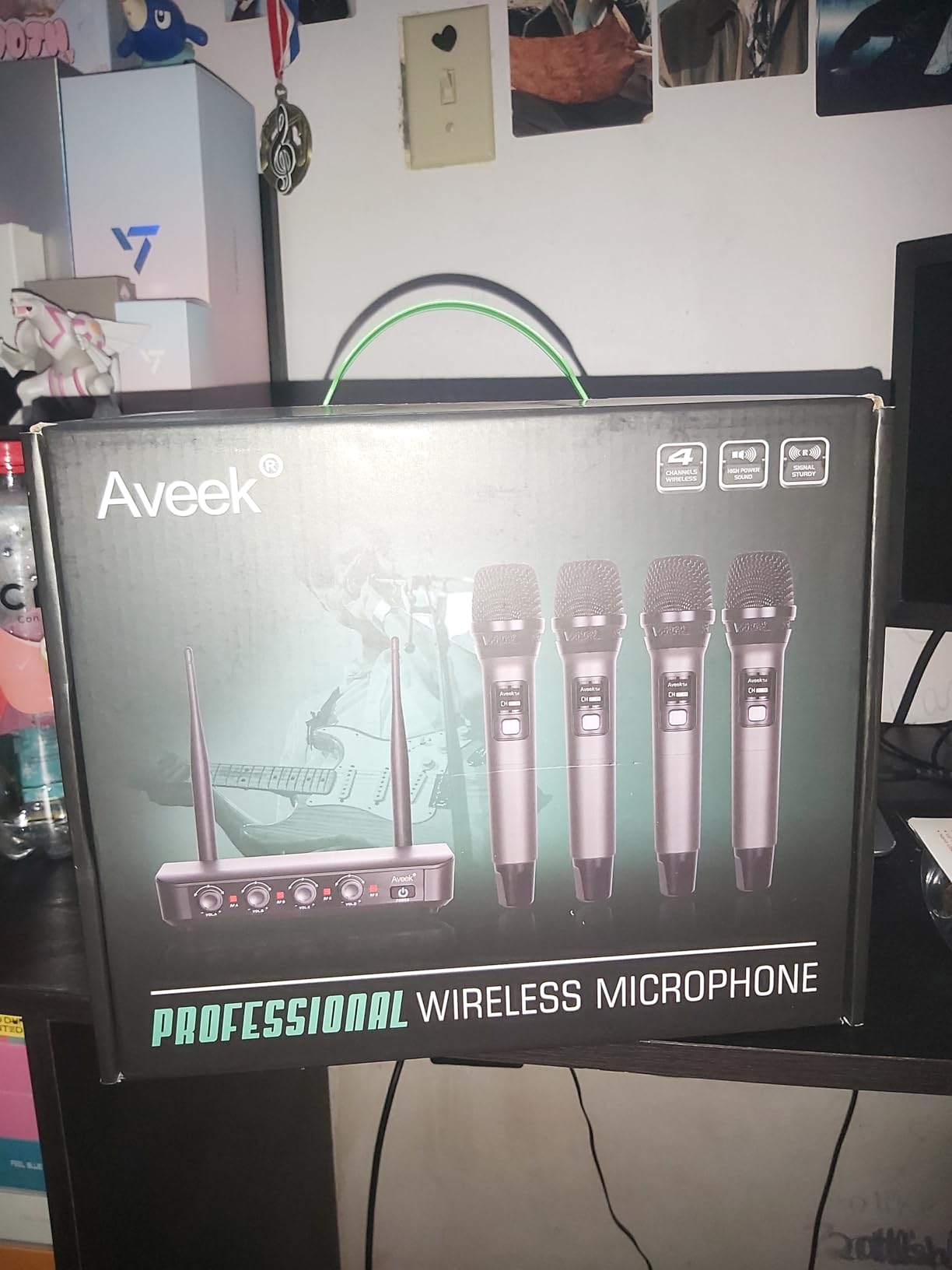 Aveek Wireless Microphone System with 4-Pack Dynamic Handheld Mics, 262ft Long Range, 40-Hour Battery, Low Latency Studio Sound for Karaoke, Singing, Speech, Church, Stage, Wedding, DJ & Events customer photo 2
