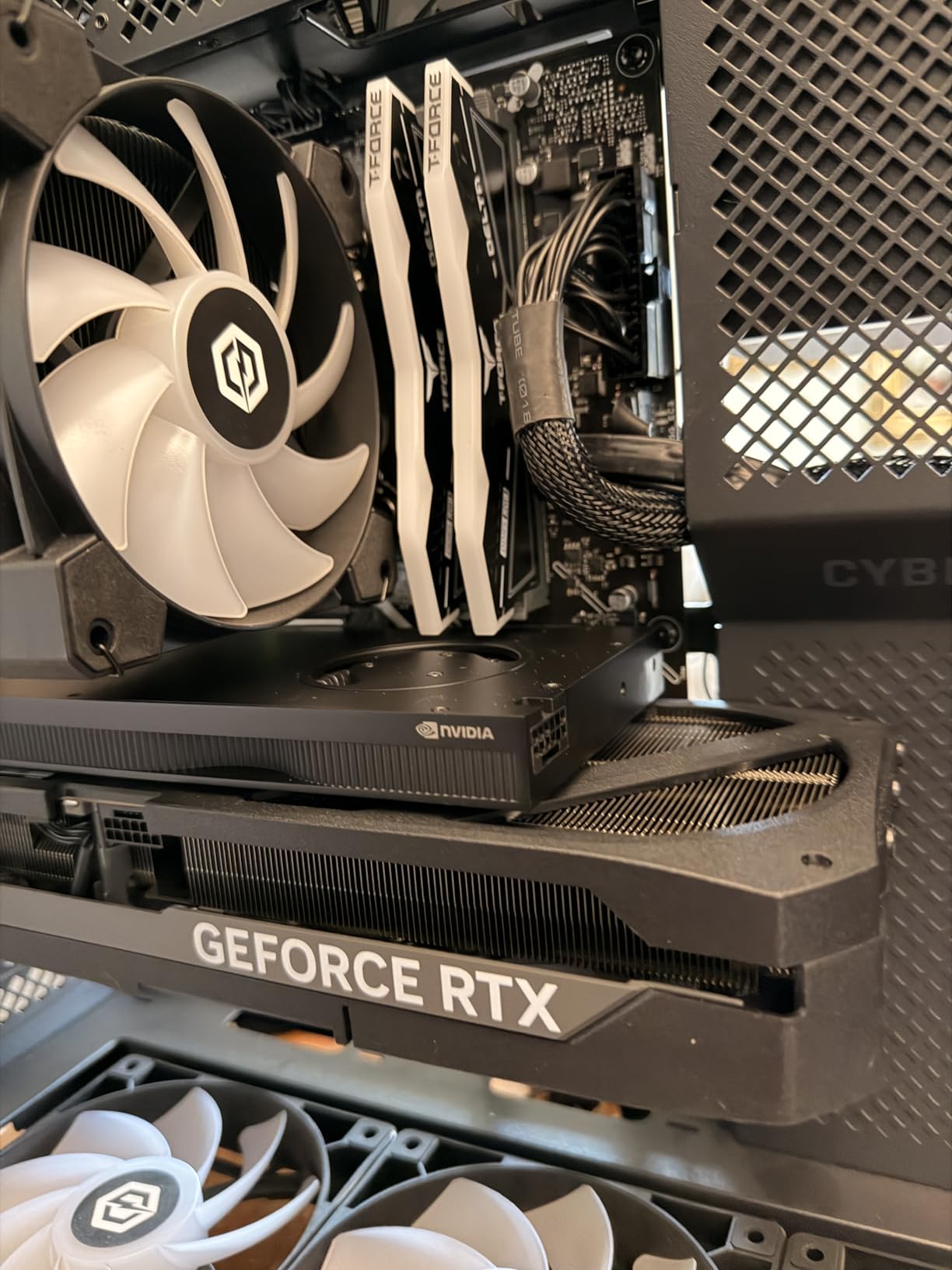 RTX PRO 4000 Blackwell Graphics Card - 24GB GDDR7 ECC Memory, PCIe 5.0 x16, 4X DisplayPort 2.1b, Single Slot Full Height AI Workstation GPU customer photo 1
