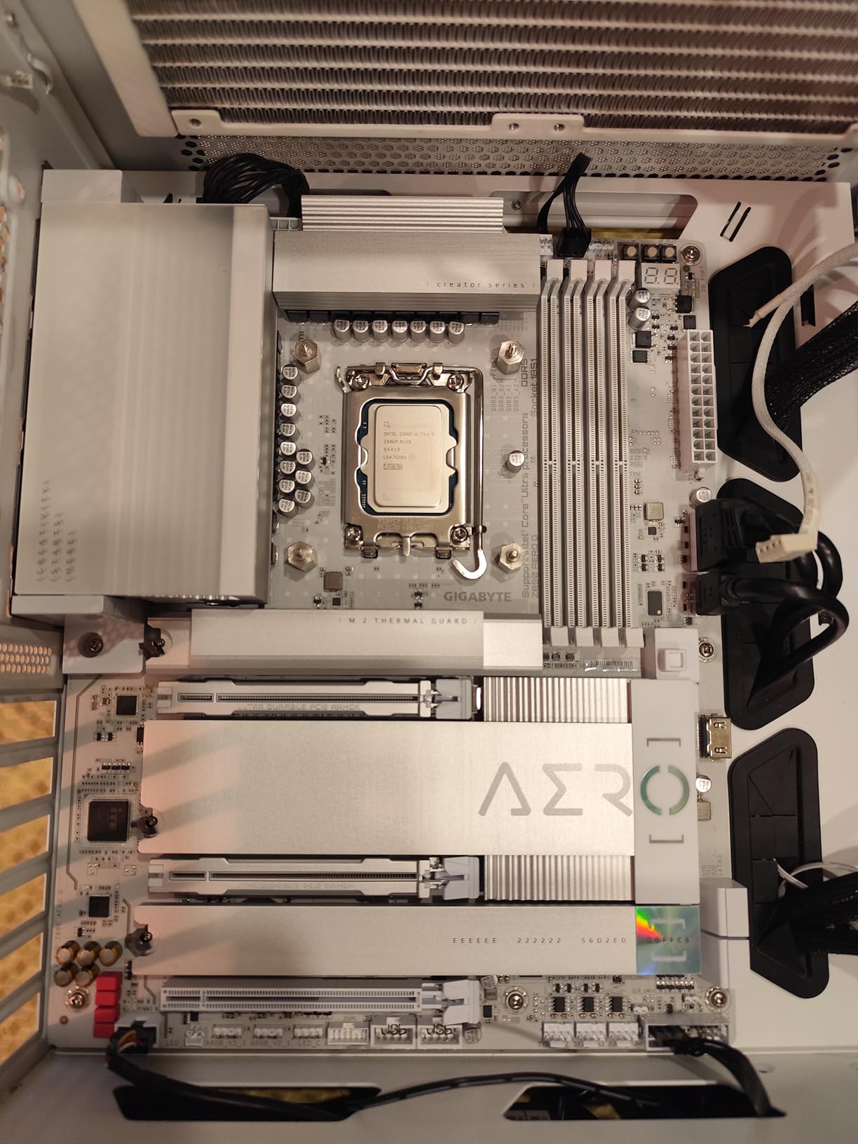 Intel Core Ultra 5 Processor 250KF Plus 18 cores (6 P-cores + 12 E-cores) up to 5.3 GHz customer photo 1