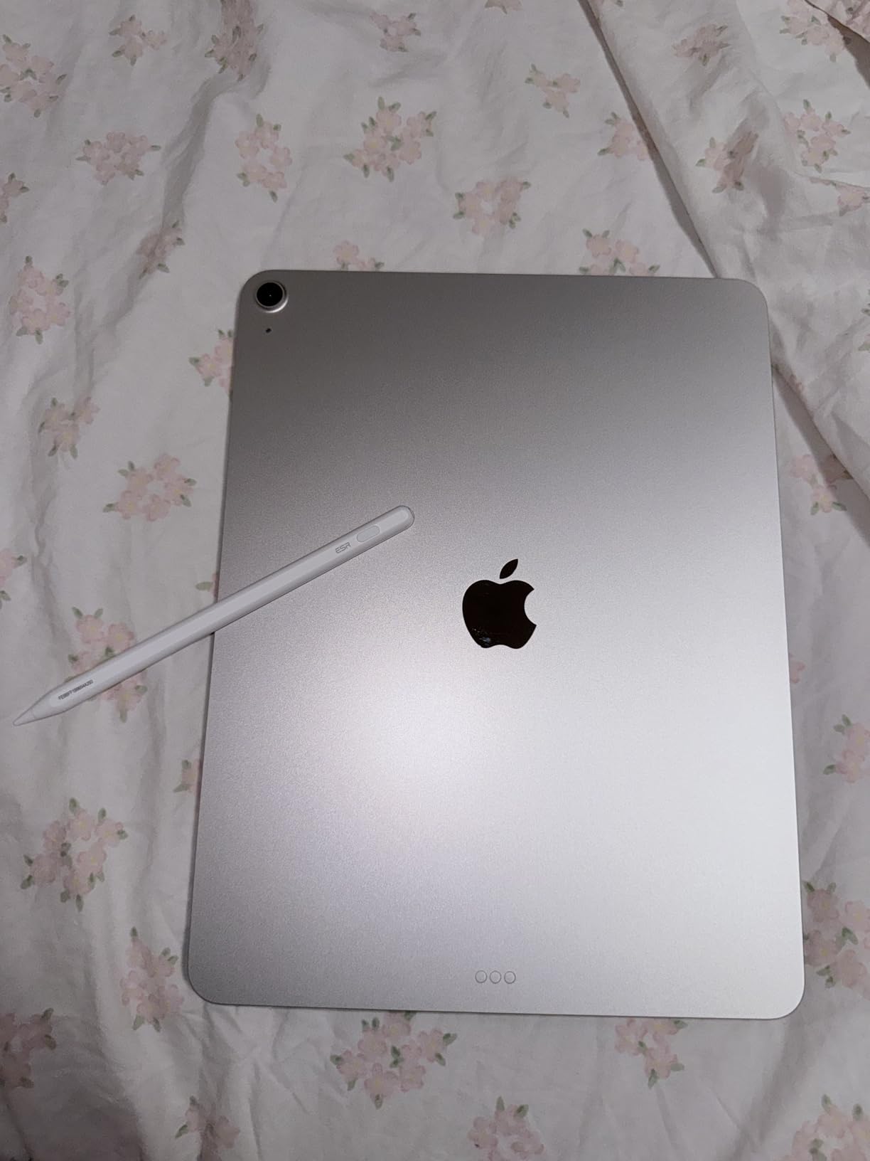 iPad Air 13-inch (M4): Liquid Retina Display, 256GB, 12MP Front/Back Camera, Wi-Fi 7 with Apple N1, Touch ID, All-Day Battery Life - Purple customer photo 2