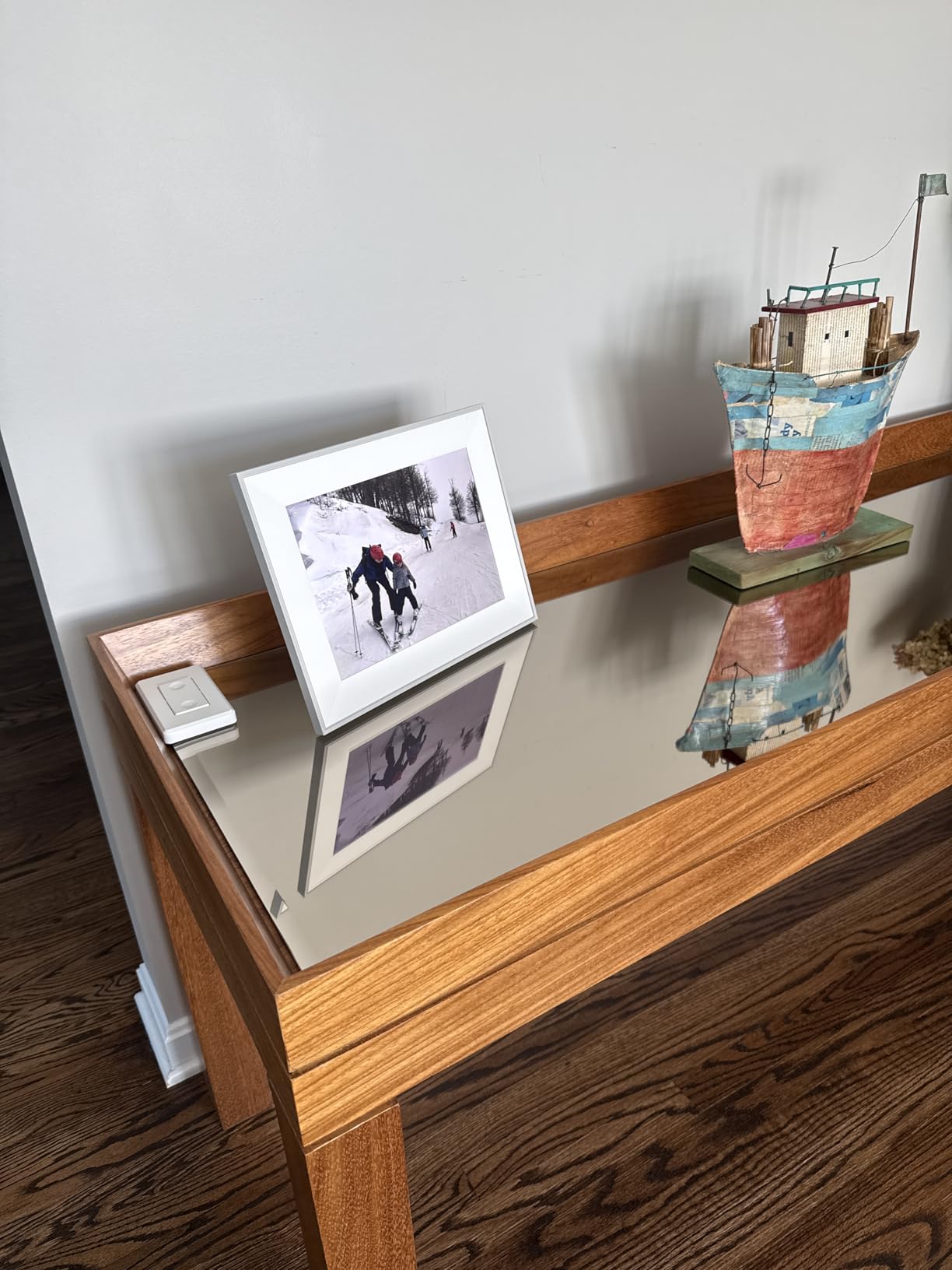 Aura HD Digital Picture Frame | Carver: The Best Frame for Gifting customer photo 1