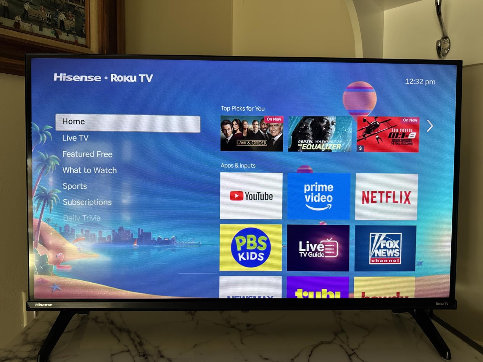 Hisense 32-Inch Class QD4SR Series Hi-QLED HD Smart Roku TV (32QD4HSR, 2026 Model) - Hi-QLED Color, Dolby Audio, Compatible with Alexa, Full Array LED, Slim Bezel Design customer photo 1