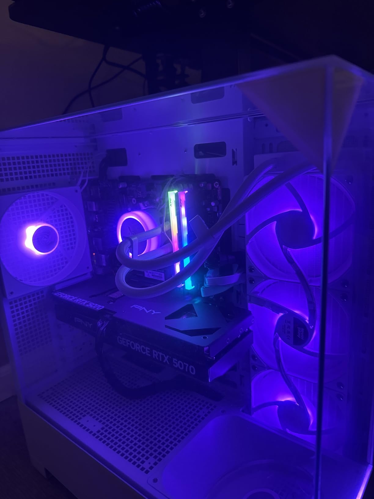 Skytech Gaming King 95 Gaming PC, AMD Ryzen 7 7800X3D 4.2GHz, AMD RX 9070XT 16GB VRAM, 1TB Gen4 NVMe SSD, 24GB DDR5 RAM 6000, 850W Gold ATX 3 PSU, 360 ARGB AIO, WI-FI 5, Windows 11, Desktop customer photo 1