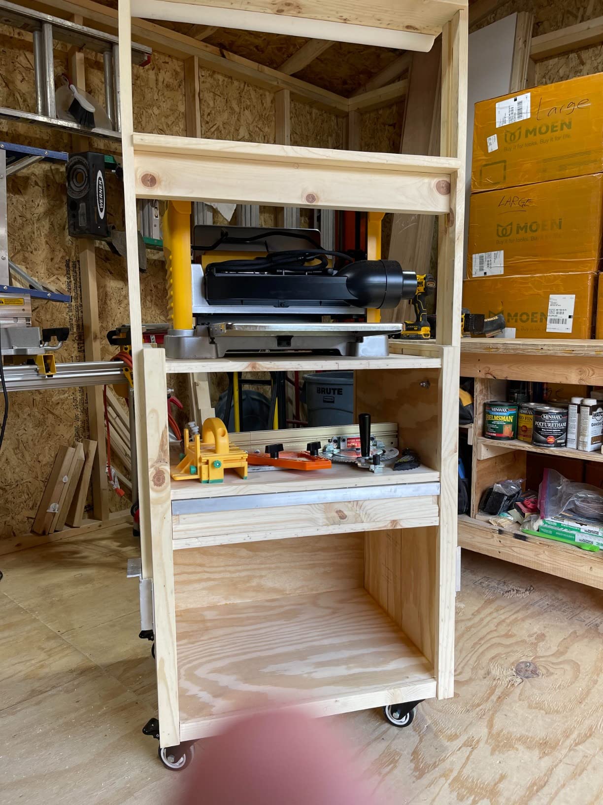 DEWALT Benchtop Planer, 15-Amp, 12-1/2-Inch, 3-Knife Cutter, 20,000 RPM, Corded (DW734) customer photo 2