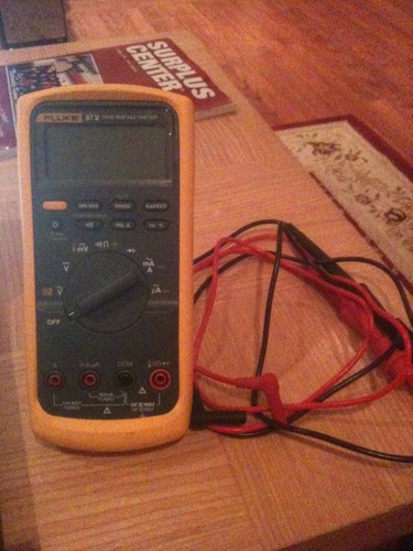 Fluke 87V Industrial Digital Multimeter, for Advanced Troubleshooting, Measures 1000 V AC/DC, Peak Min/Max, Low Pass Filter, Includes TL75 Test Leads, AC175 Alligator Clips, 80BK Temp Probe customer photo 1