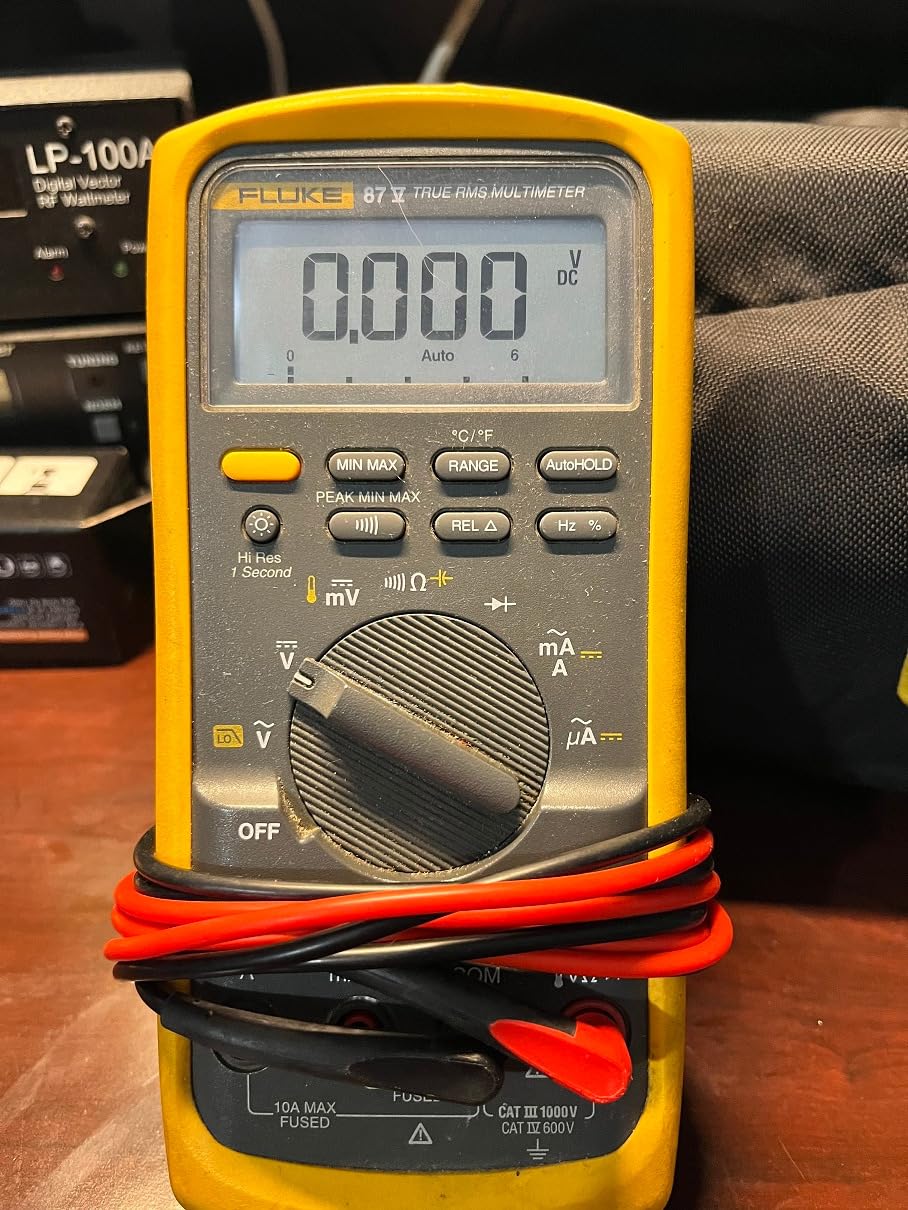 Fluke 87V Industrial Digital Multimeter, for Advanced Troubleshooting, Measures 1000 V AC/DC, Peak Min/Max, Low Pass Filter, Includes TL75 Test Leads, AC175 Alligator Clips, 80BK Temp Probe customer photo 2