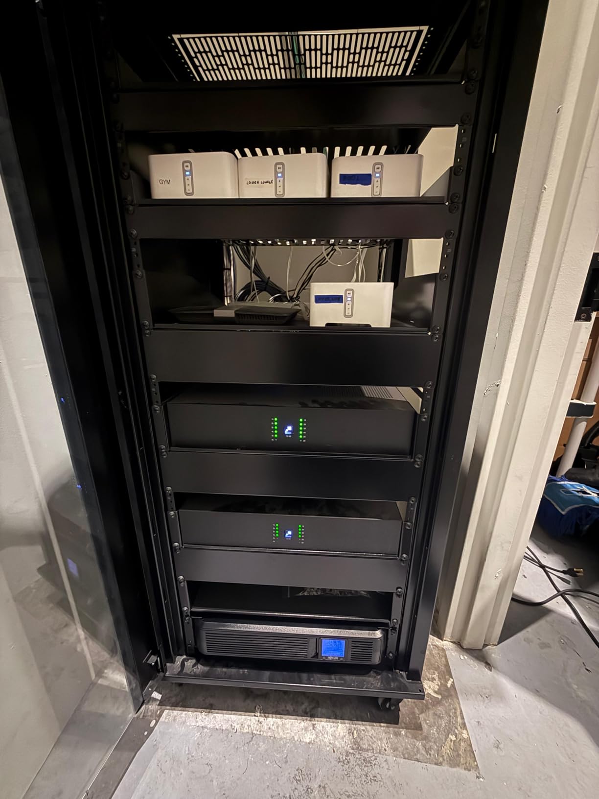 Eaton Tripp Lite SMART1500LCD 1500VA 2U Rack Mount UPS 900W Battery Backup | 8 Outlets, Replaceable Battery, AVR, 6ft Flat Plug Extension Cord customer photo 1