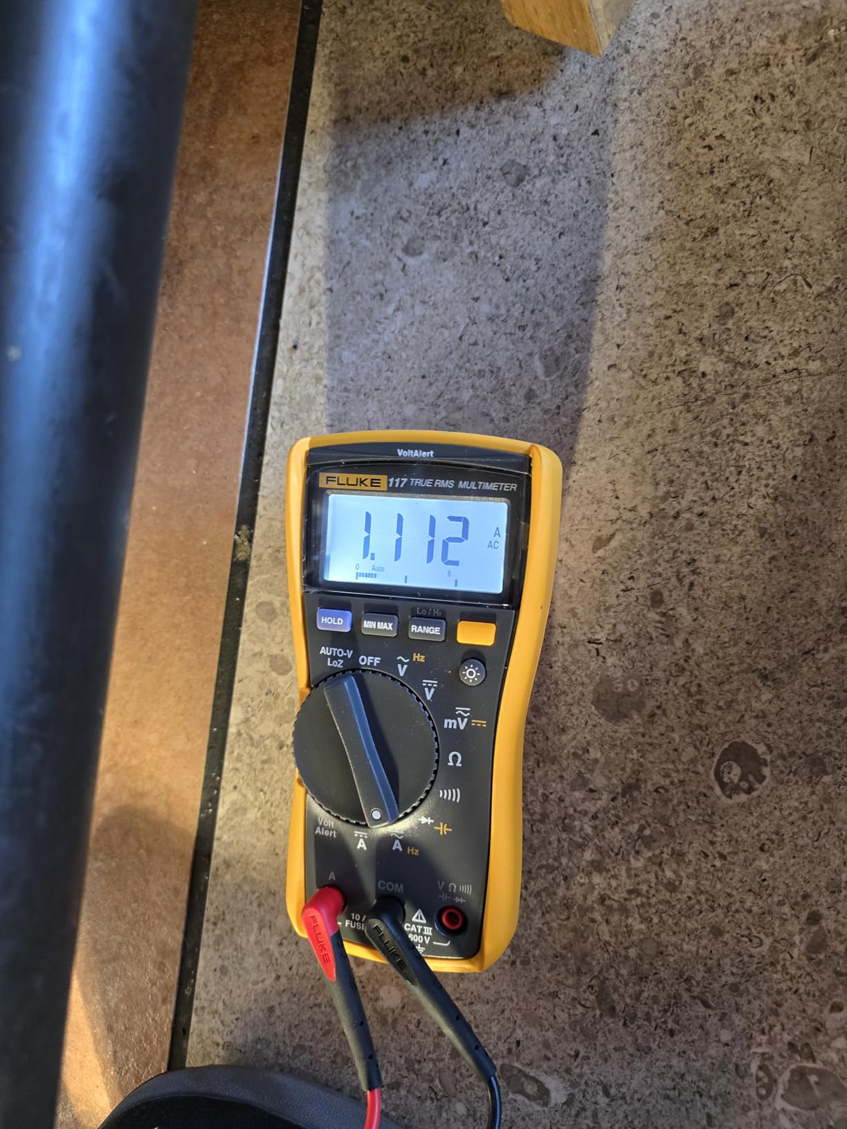 Fluke 117 Digital Multimeter, Non-Contact AC Voltage Detection, Measures Resistance/Continuity/Frequency/Capacitance/Min Max Average, Automatic AC/DC Selection, Low Impedance Mode customer photo 2