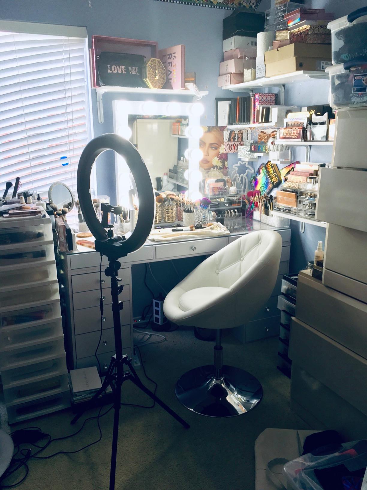 NEEWER Ring Light 18inch Kit: 55W 5600K Professional LED with Stand and Phone Holder, Soft Tube & Bag for Tattoo Lash Extension Barber Makeup Artist Studio Video Photography Lighting, RL-18 customer photo 2