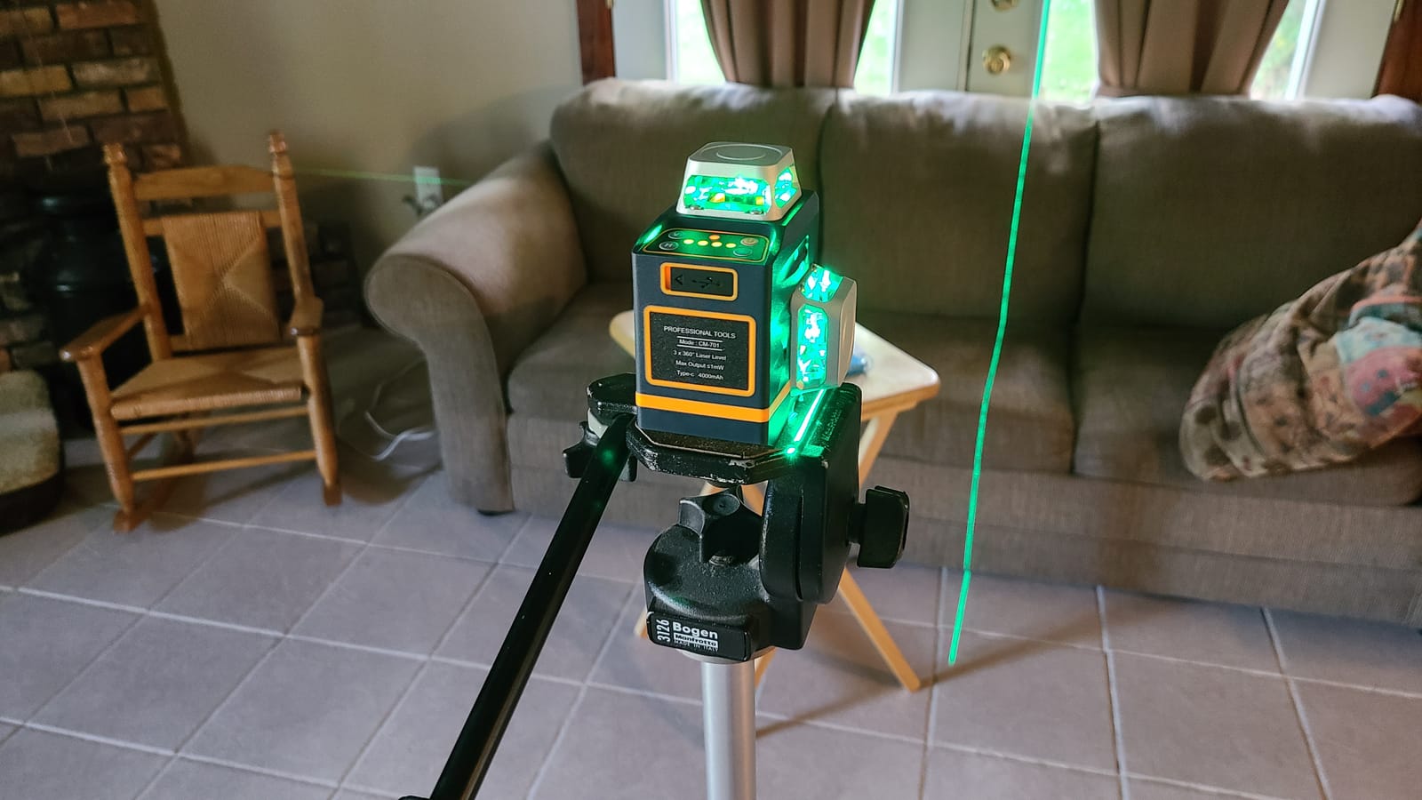 CIGMAN Laser Level Self Leveling 3x360° for Picture Hanging & Construction | Green Lazer Leveler Tool, High Accuracy & Visibility, Remote Control, Rechargeable, Strong Magnetic Bracket, for DIY Projects customer photo 1