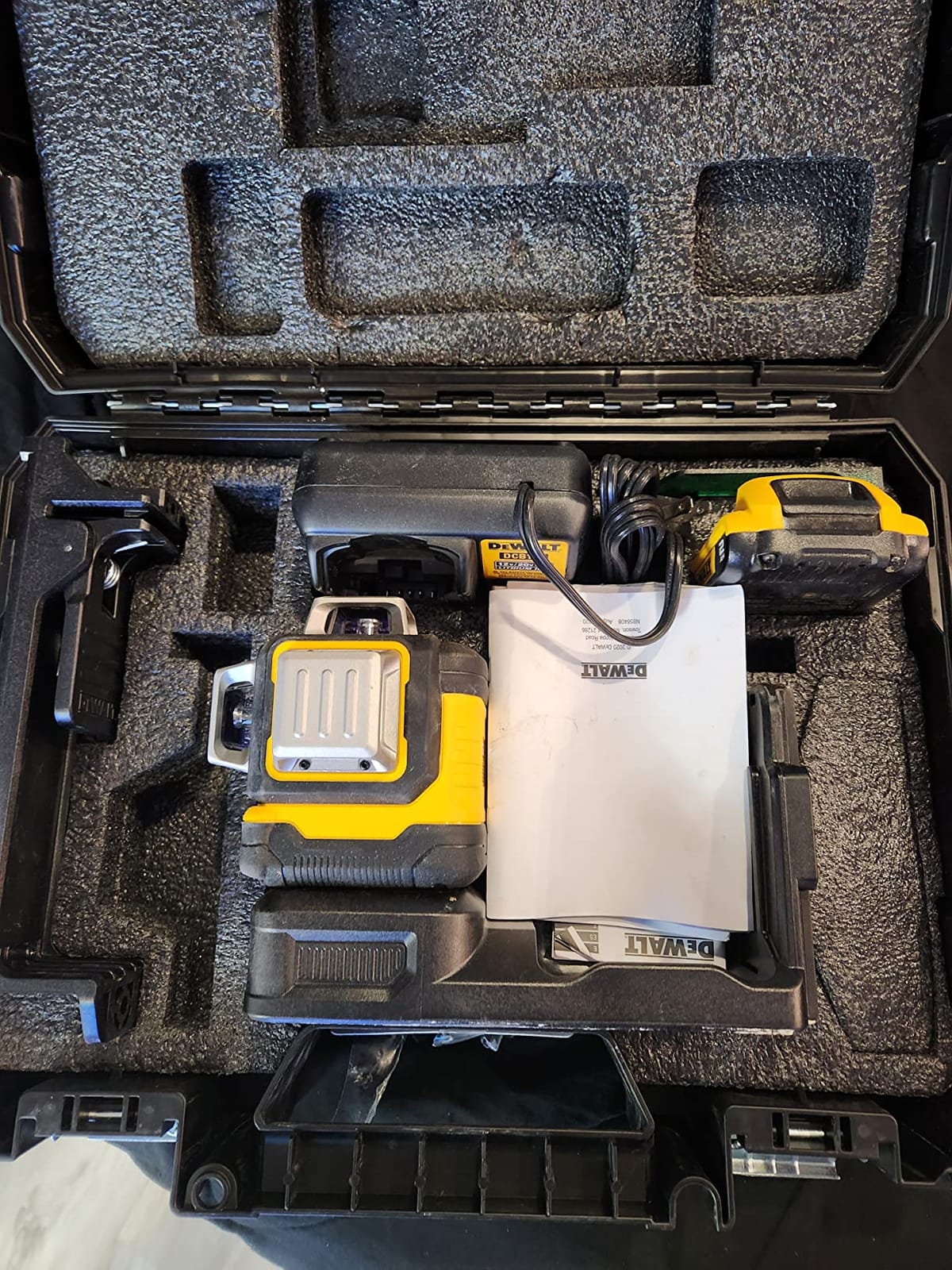 DEWALT 20V/12V MAX Laser Level Kit, 3 x 360, Green (DCLE34030G), Color Yellow customer photo 1
