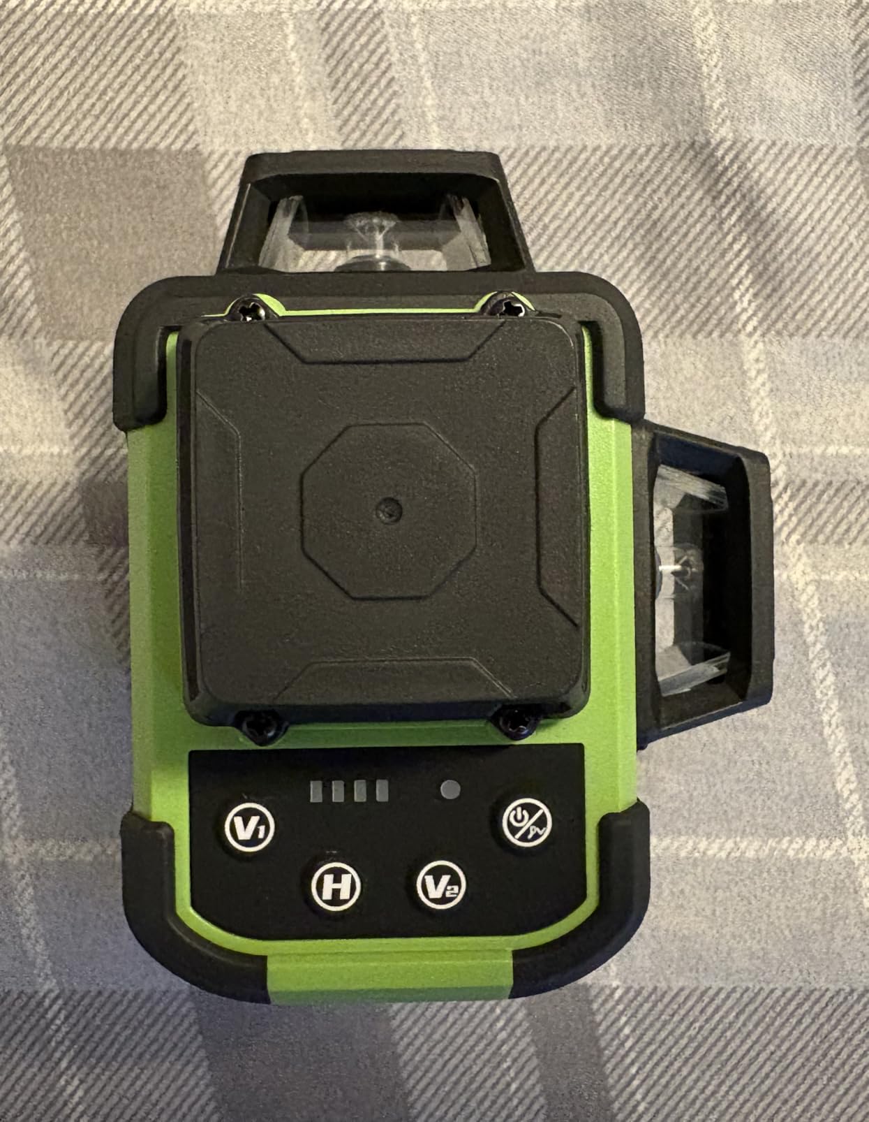 Huepar Laser Level 360 Self Leveling, Rechargeable Green Laser 3x360° Cross Line Lazer Leveler 3D Level Laser Tool for Construction and Picture Hanging, Strong Magnetic Bracket&Hard Carry Case -HM03CG customer photo 1