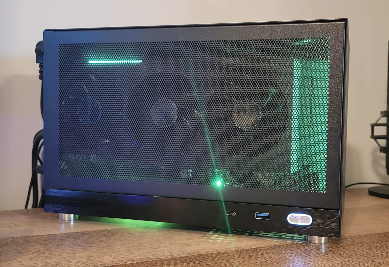 S300 - Mini-ITX PC Gaming Case - Front I/O USB 3.0 Type-C Port - SFX Power Supply 100-130mm - Cable Management System - Aluminum Mini-ITX Motherboard Small Portable PC Case (PCIe 3.0 16X Riser Cable) customer photo 1