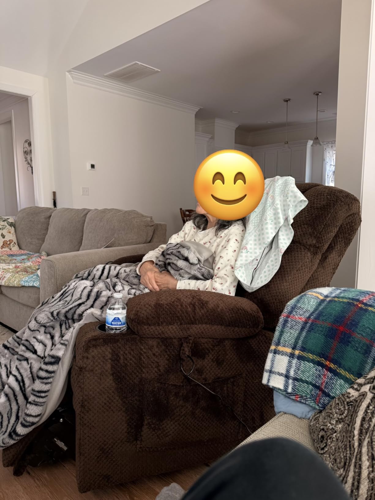 MCombo Dual Motor Power Lift Recliner Chair for Elderly R7897 (Medium-Wide) | Zero Gravity Lift Chair with Heat and Massage, Lift Recliner for Big man, Infinite Position, USB Ports, Fabric (Dark Gray) customer photo 2