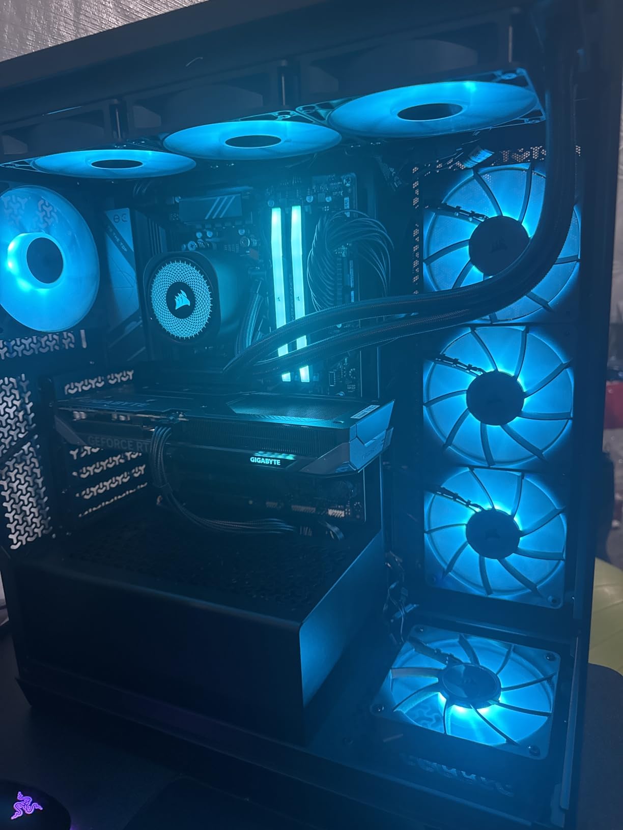 CORSAIR RS120 ARGB 120mm PWM Fan, Daisy-Chain Connection, Low-Noise, Magnetic Dome Bearing, Single Pack, Black customer photo 2