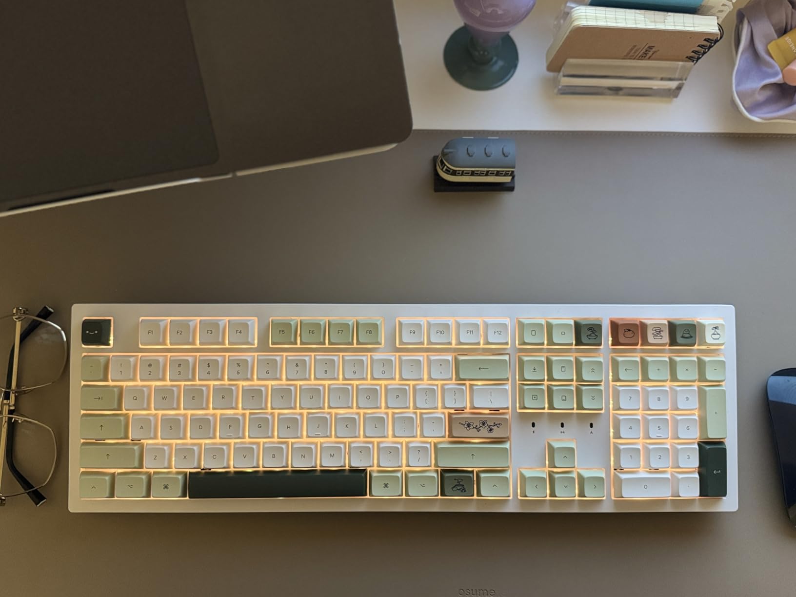 Keychron K10 Max QMK Wireless Custom Mechanical Full-Size Keyboard | 2.4 GHz Wireless & Bluetooth with Hot-swappable Apex Banana Switch Compatible with Mac Windows Linux - Black customer photo 1