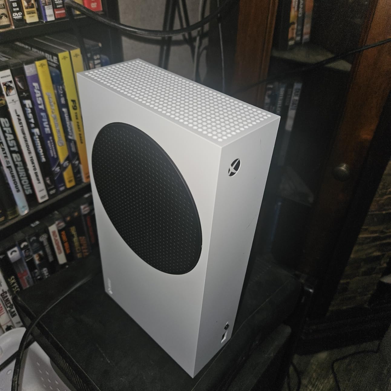 Xbox Series S - All Digital Gaming Console - 1TB SSD - Includes Wireless Controller - 120FPS - Robot White customer photo 1
