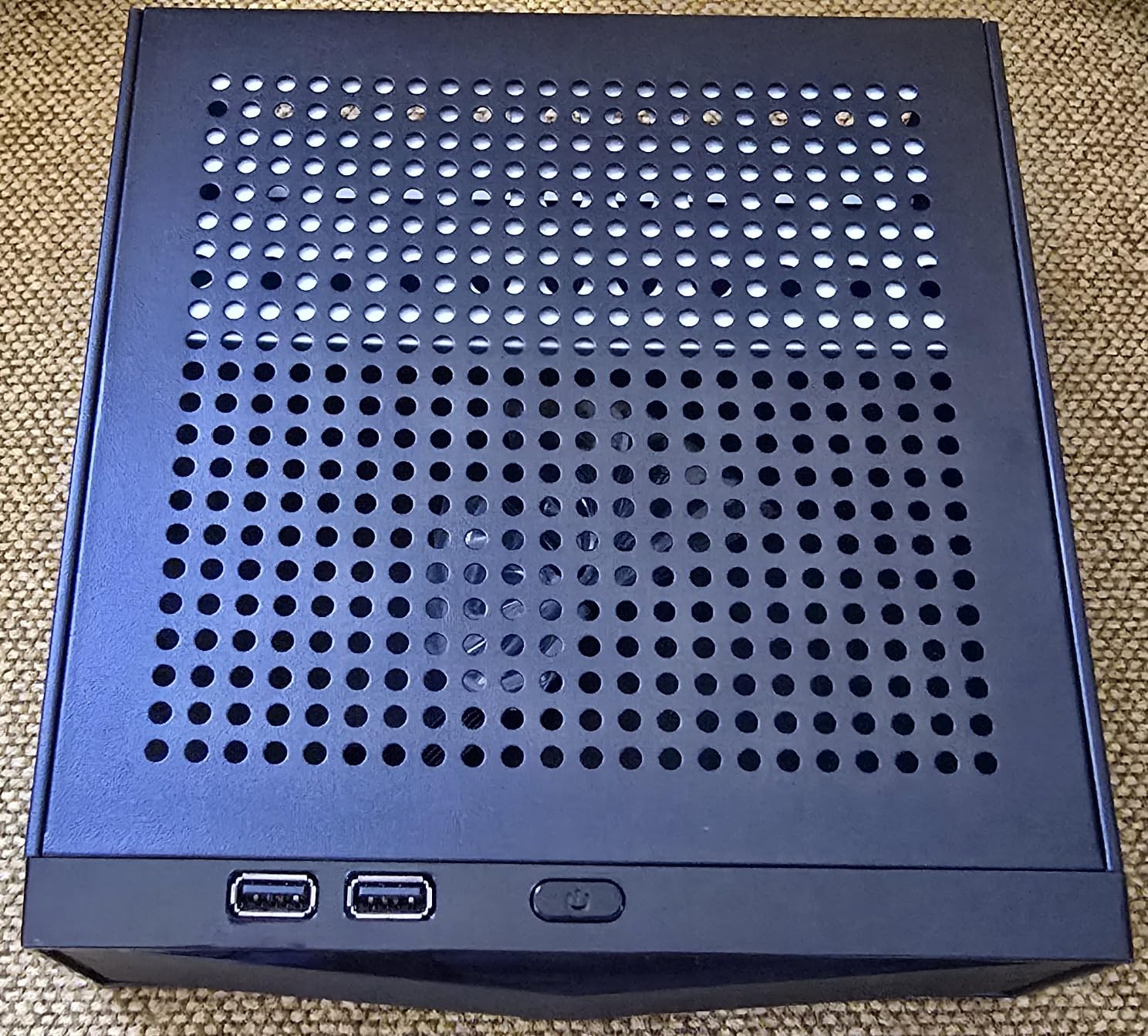Mini ITX Case SFF Small Form Factor 0.6mm SECC Mini Tower Computer Chassis, Circular Mesh Ventilation Panel Fits Mini ITX Motherboards (6.7