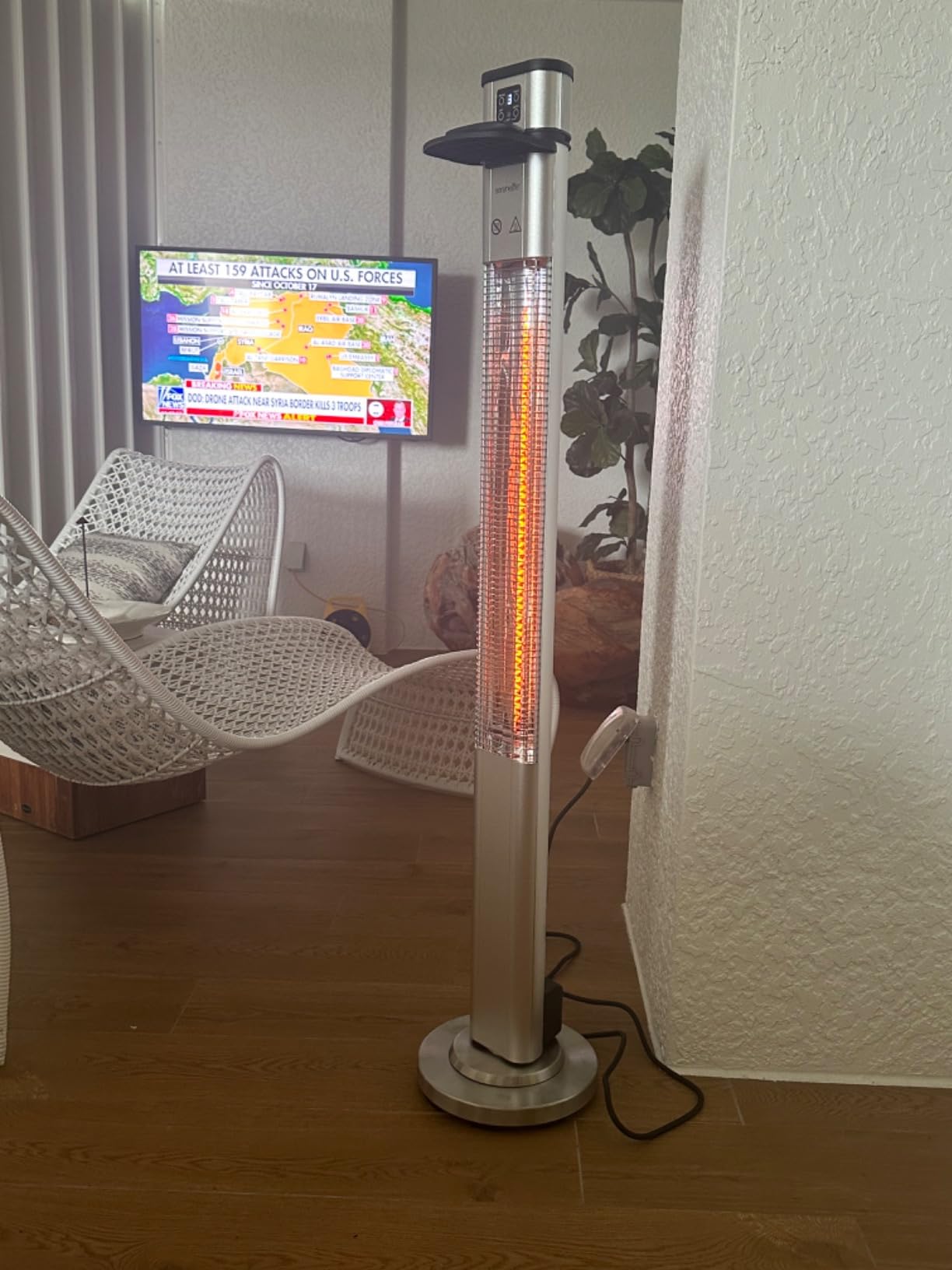 SereneLife Outdoor Electric Patio Heater - 1500W High-Efficiency Infrared Heating, Remote Control Standing Heater with Aluminum Reflector, Waterproof Design, IP65 Approved, Quiet Operation customer photo 1