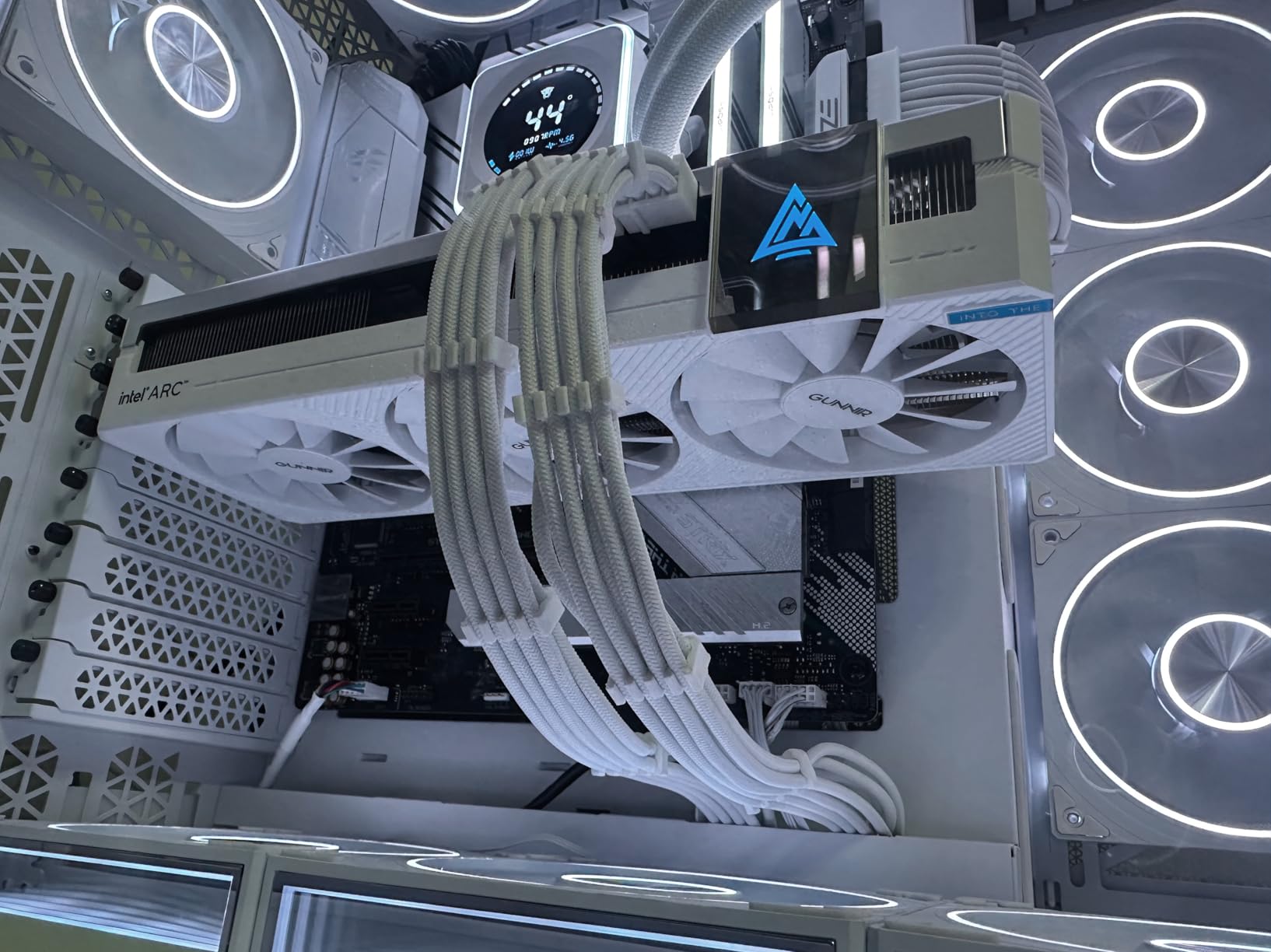 GUNNIR Intel Arc A770 Photon 8GB OC GDDR6 2400MHz Triple Fan White Graphics Card (256-bit, PCIe 4.0, HDMI/DisplayPort, Supports 4k) customer photo 2