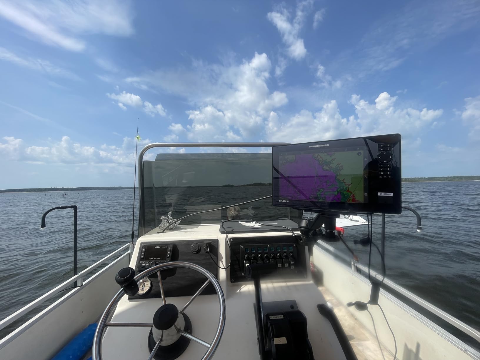 Humminbird XPLORE Series GPS Fish Finder with MEGA Side Imaging+ and HD Touchscreen Display (9-inch) customer photo 2