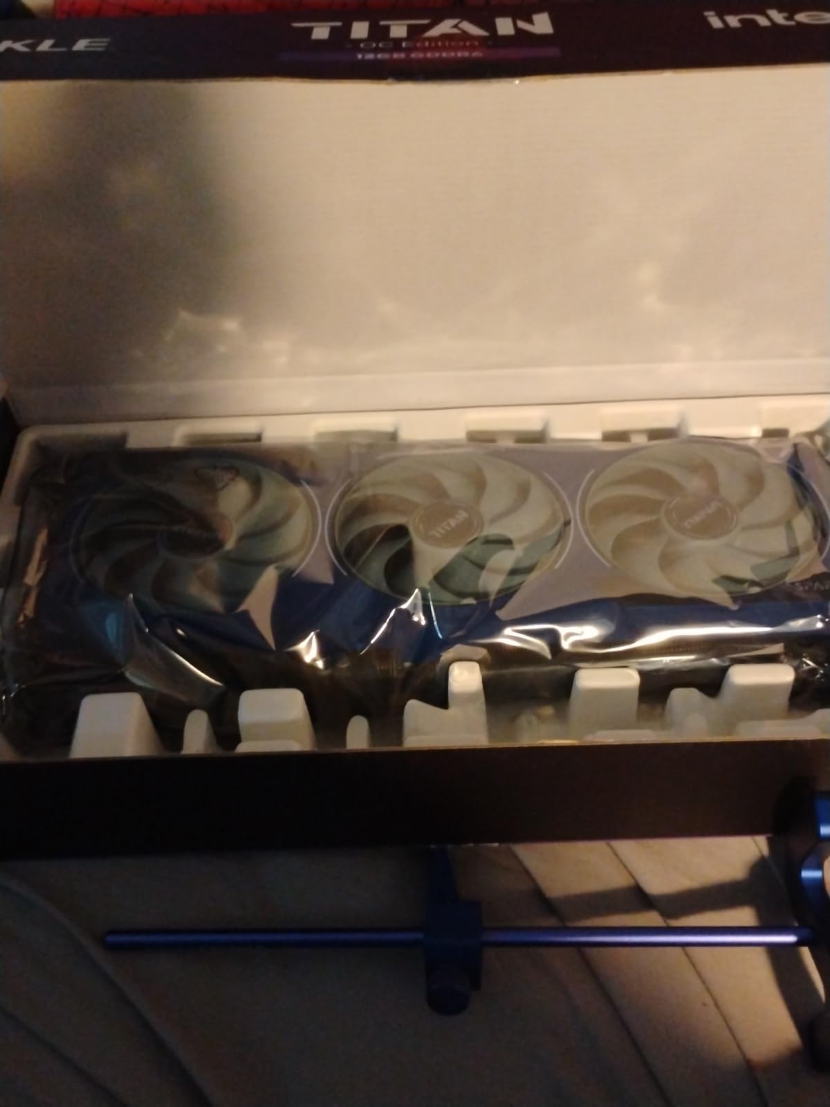 Sparkle Intel Arc B580 Titan OC, 12GB GDDR6, Torn Cooling 2.0, Axial Fan, Breathing Light, Metal Backplate, SB580T-12GOC customer photo 1