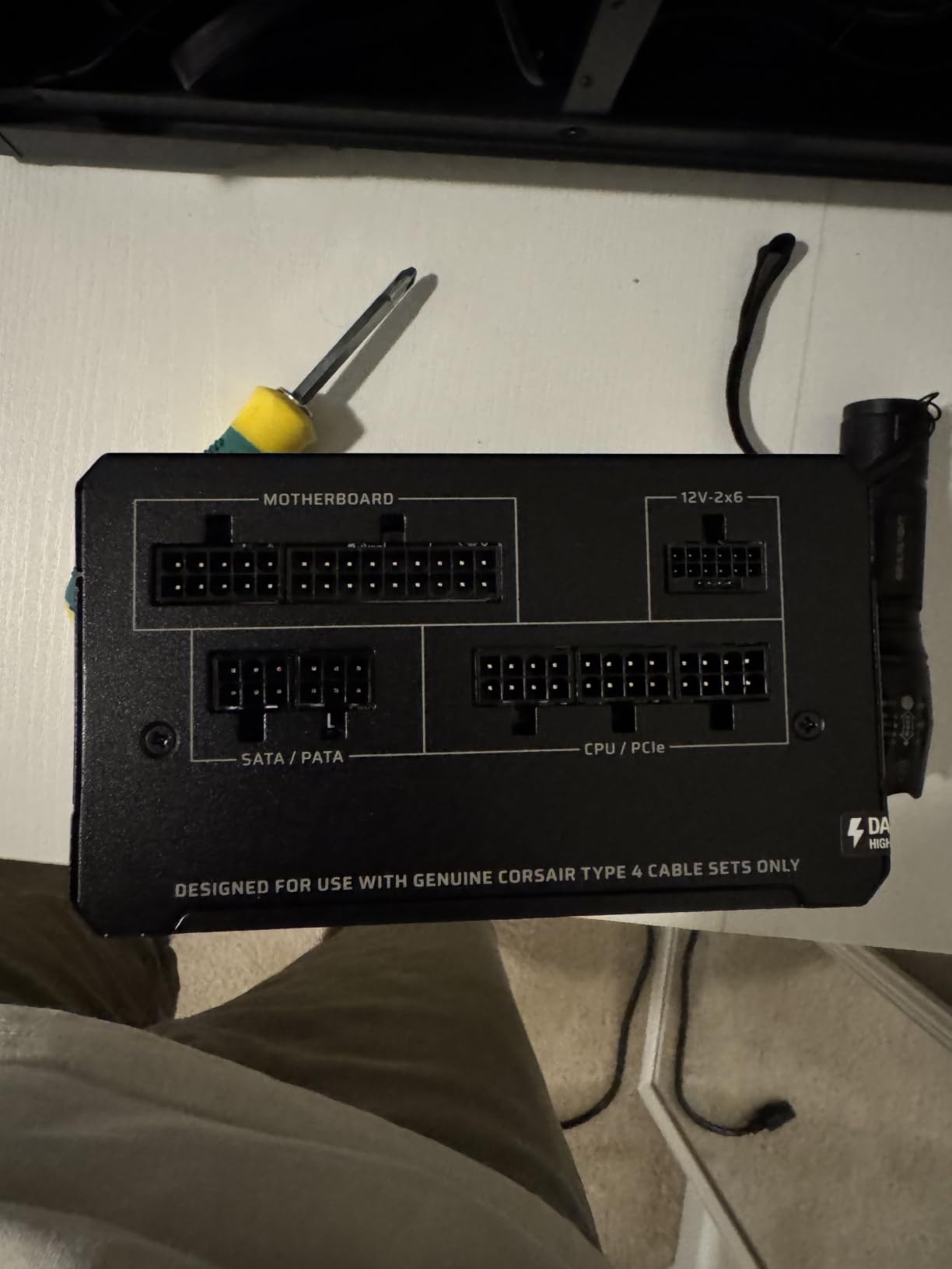 CORSAIR RM850e (2025) Fully Modular Low-Noise ATX Power Supply with 12V-2x6 Cable - ATX 3.1 & PCIe 5.1 Compliant, Cybenetics Gold Efficiency, 105°C-Rated Capacitors, Modern Standby Mode - Black customer photo 1
