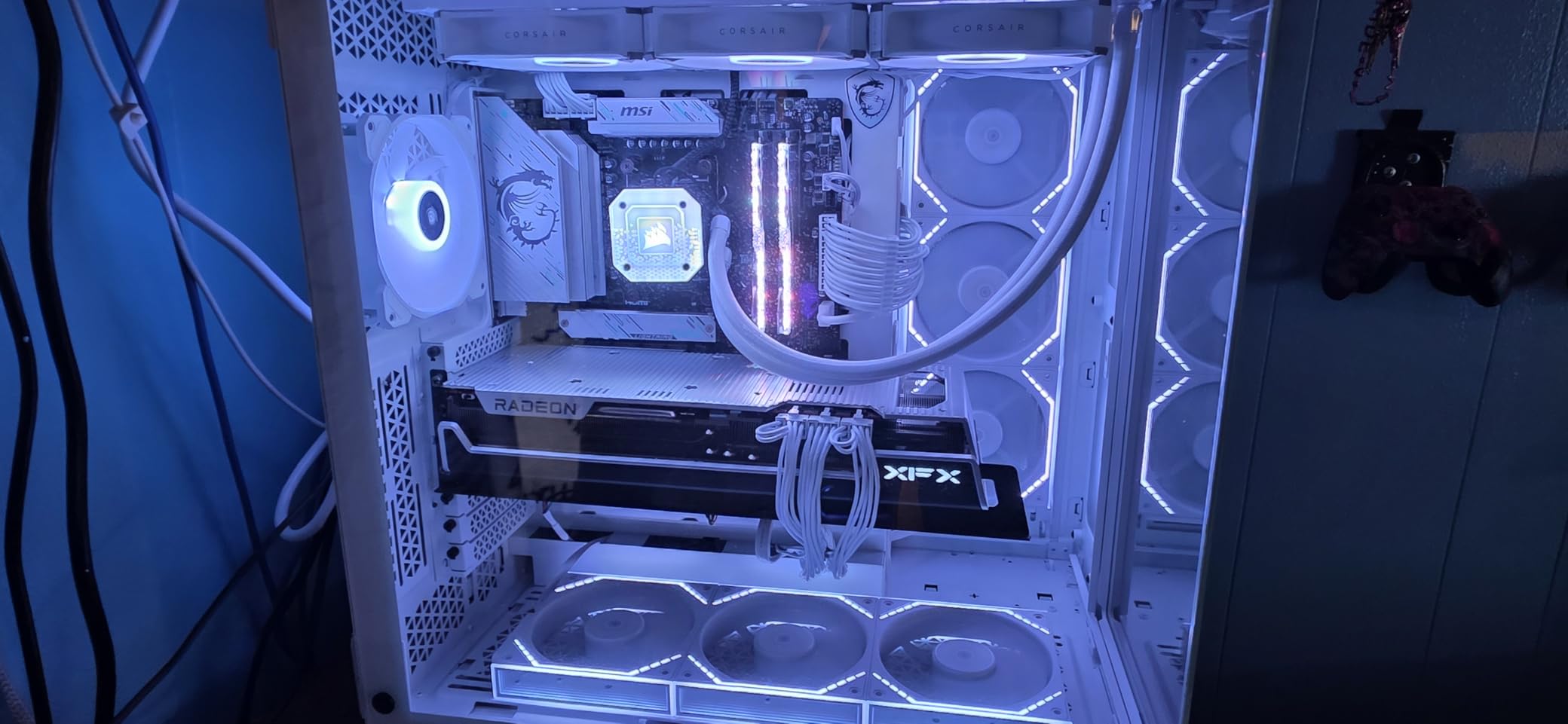CORSAIR RM850e (2025) Fully Modular Low-Noise ATX Power Supply with 12V-2x6 Cable - ATX 3.1 & PCIe 5.1 Compliant, Cybenetics Gold Efficiency, 105°C-Rated Capacitors, Modern Standby Mode - Black customer photo 2