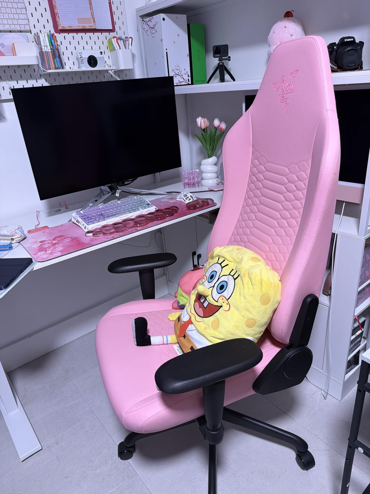 Razer Iskur V2 X NewGen Ergonomic Gaming Chair, Black/Green | Gen-2 EPU Leather with CoolTouch, Lumbar Support, Ultra-Wide Base, Foam Cushions, Adjustable 152 Degree Recline, 2D Armrests customer photo 1