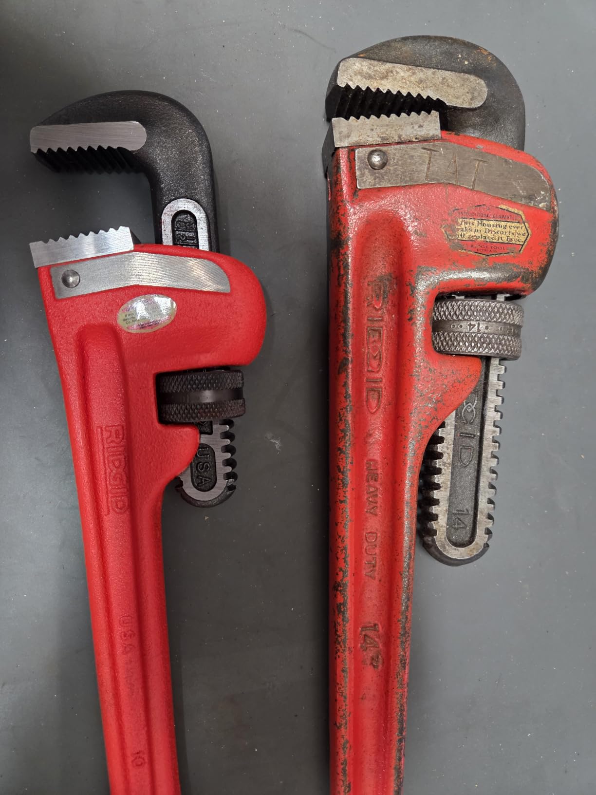 RIDGID 31010 Model 10 Heavy-Duty Straight Pipe Wrench, 10-inch Plumbing Wrench, Red, Black, 250mm (10in) customer photo 2