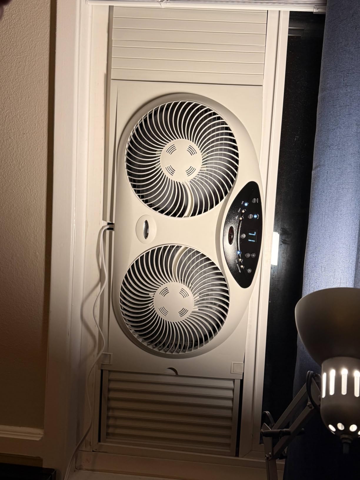 Bionaire Window Fan with Reversible Airflow Blades – 3-Speed Settings, Programmable Thermostat, LED Display, Remote Control, Fits 24–36
