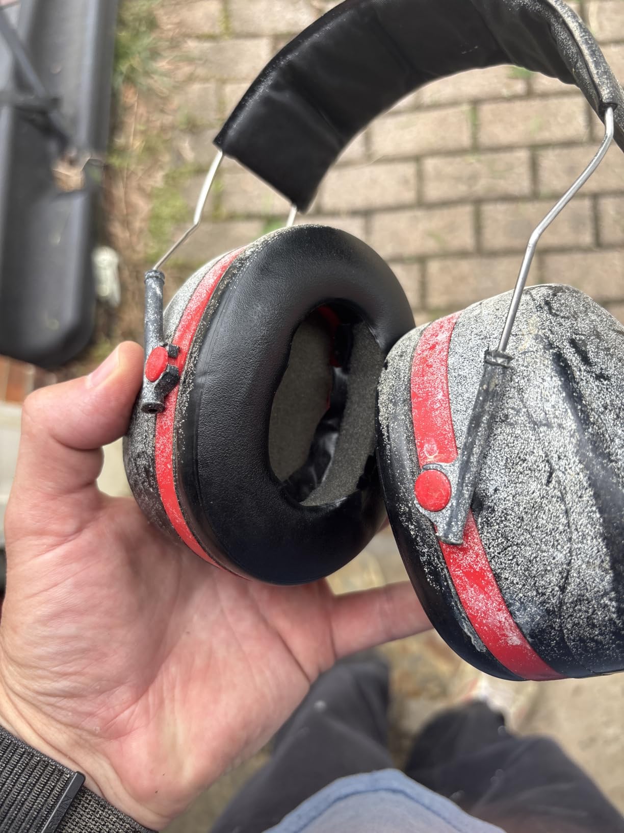 3M PELTOR Hearing Protection Optime 105 Earmuffs, E-A-Rfit Compatible, Assembly, Sanding, Grinding customer photo 1