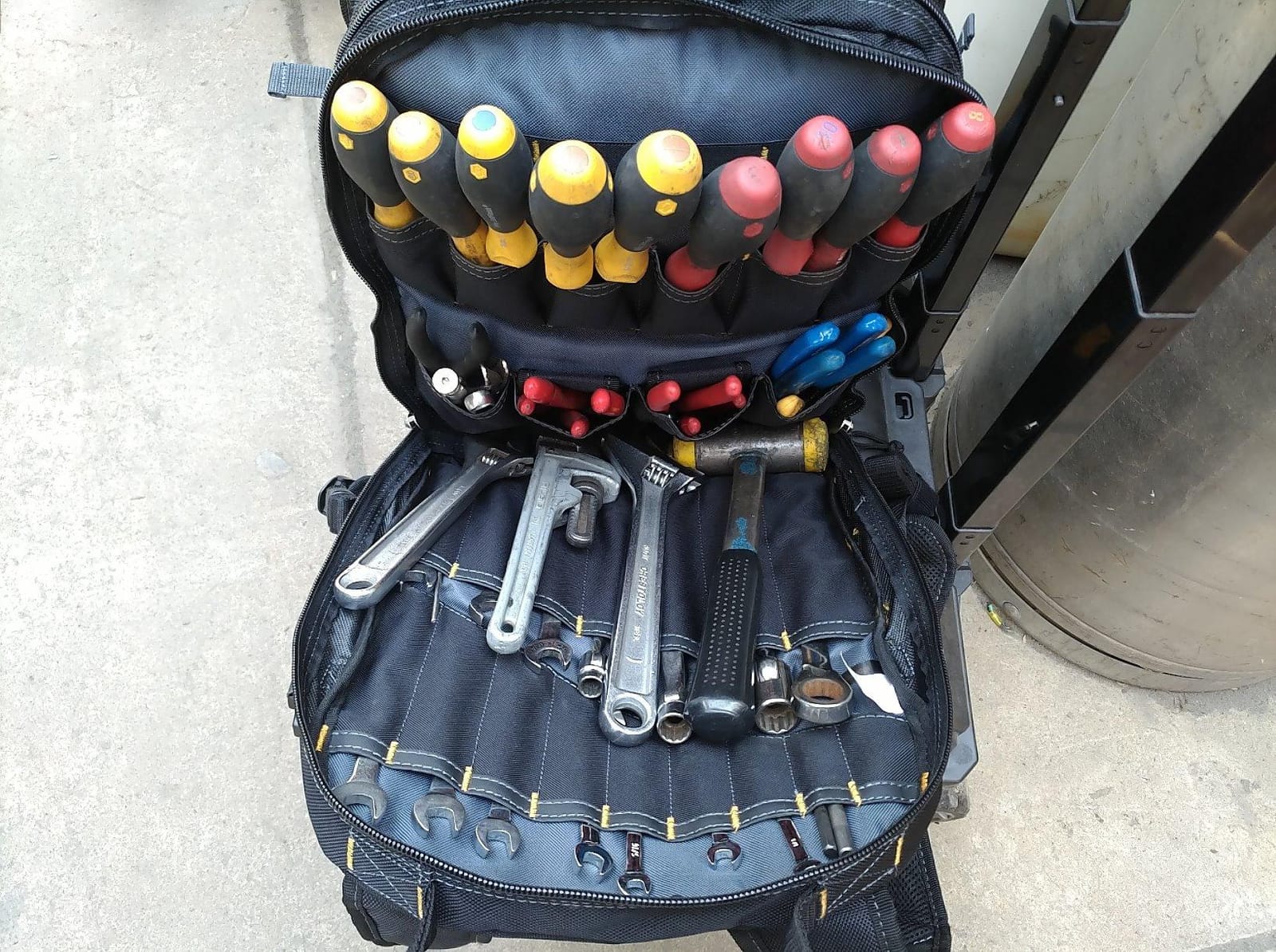 Custom Leathercraft1132 75-Pocket Tool Backpack customer photo 2