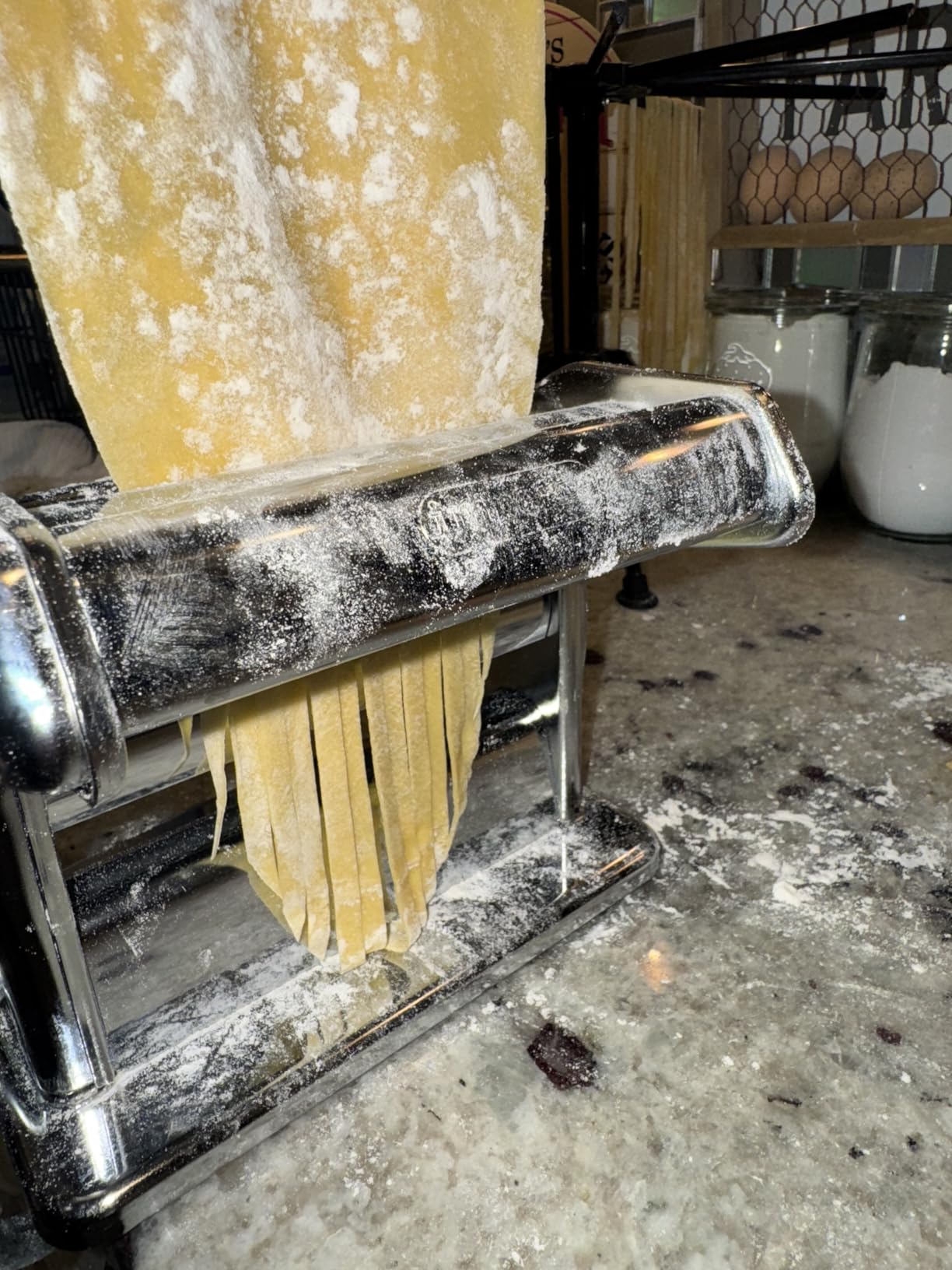 Imperia IPasta Classic Line. Pasta Machine 100% Made in Italy. Fresh pasta machine in steel. Manual roller with crank. Creates dough sheets for Lasagne, Tagliolini, Fettuccine. (End of line) customer photo 1